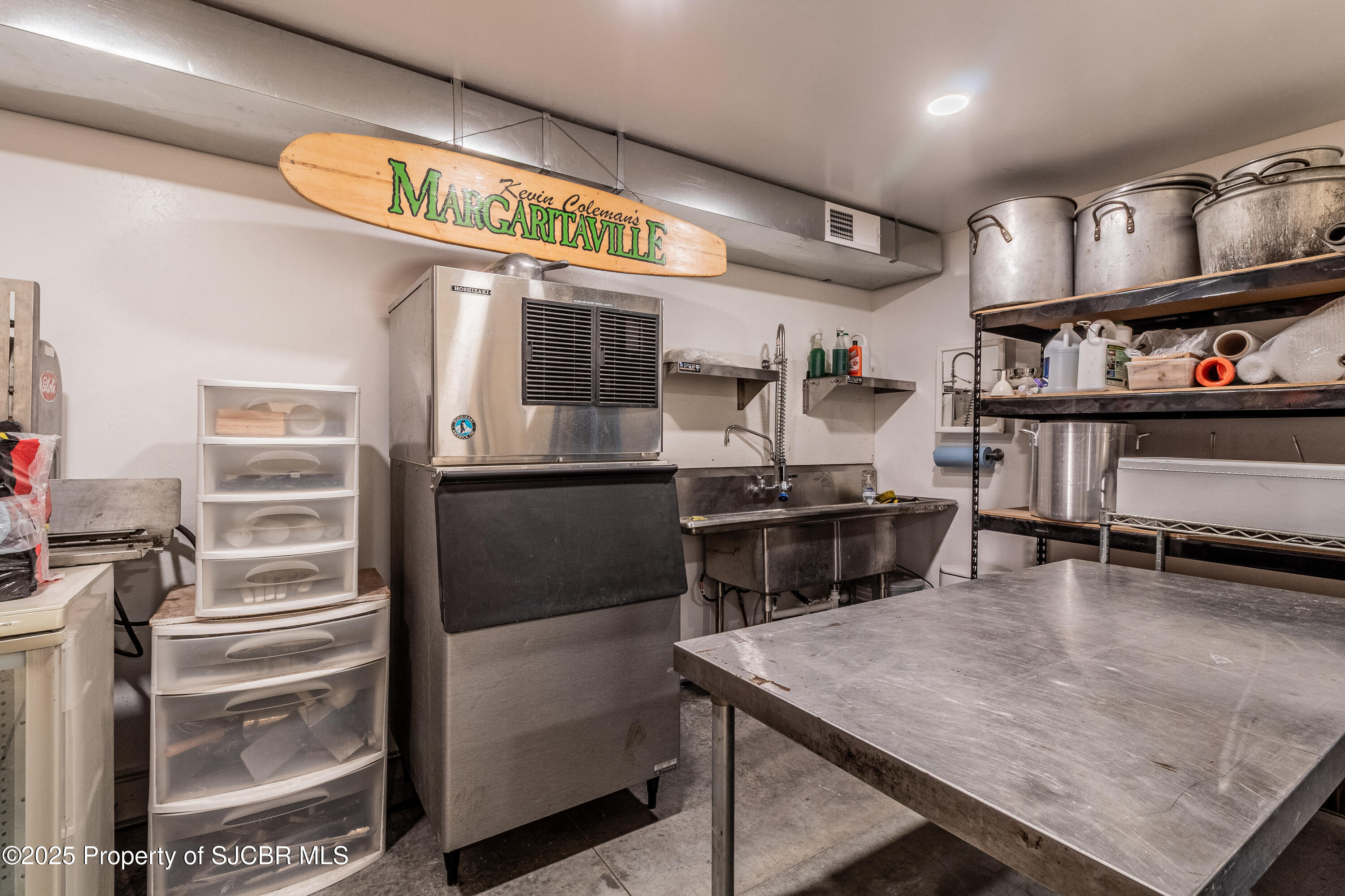 Aztec, New Mexico, 87410, United States, 3 Bedrooms Bedrooms, ,4 BathroomsBathrooms,Residential,Active,1953412