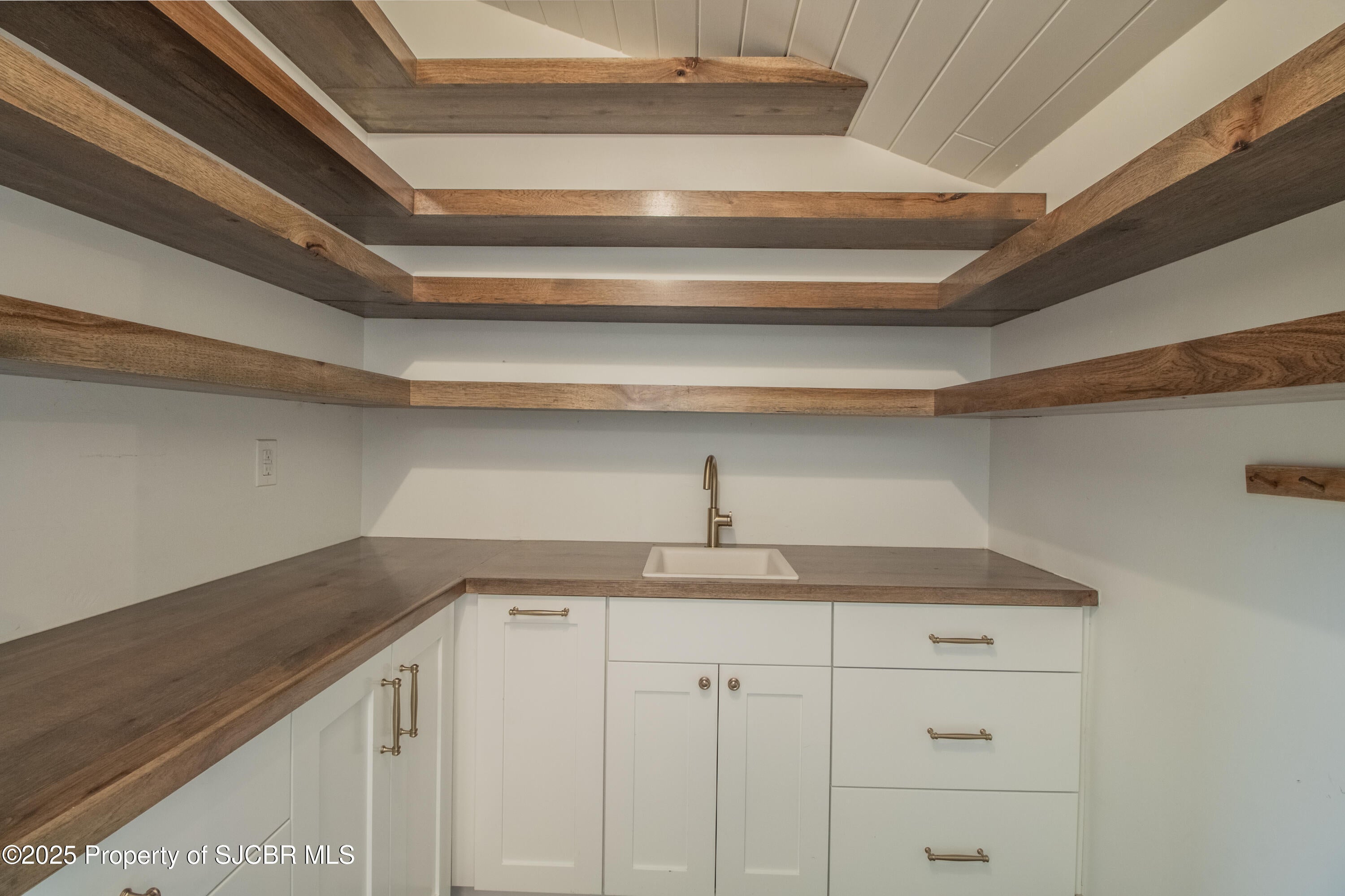 Farmington, New Mexico, 87401, United States, 5 Bedrooms Bedrooms, ,5 BathroomsBathrooms,Residential,Active,1942355