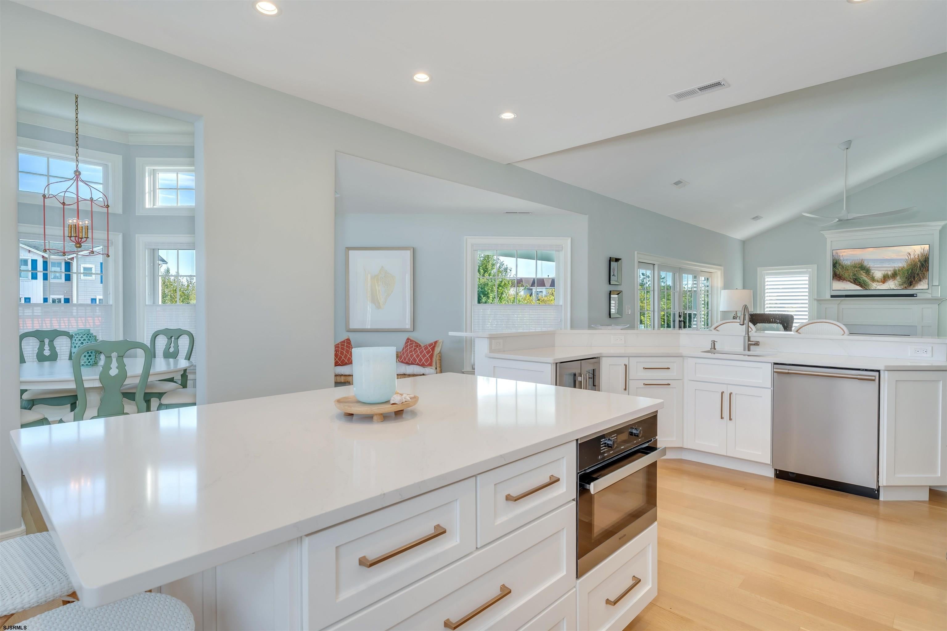 Cape May, New Jersey, 08204, United States, 5 Bedrooms Bedrooms, ,5 BathroomsBathrooms,Residential,Active,1993648