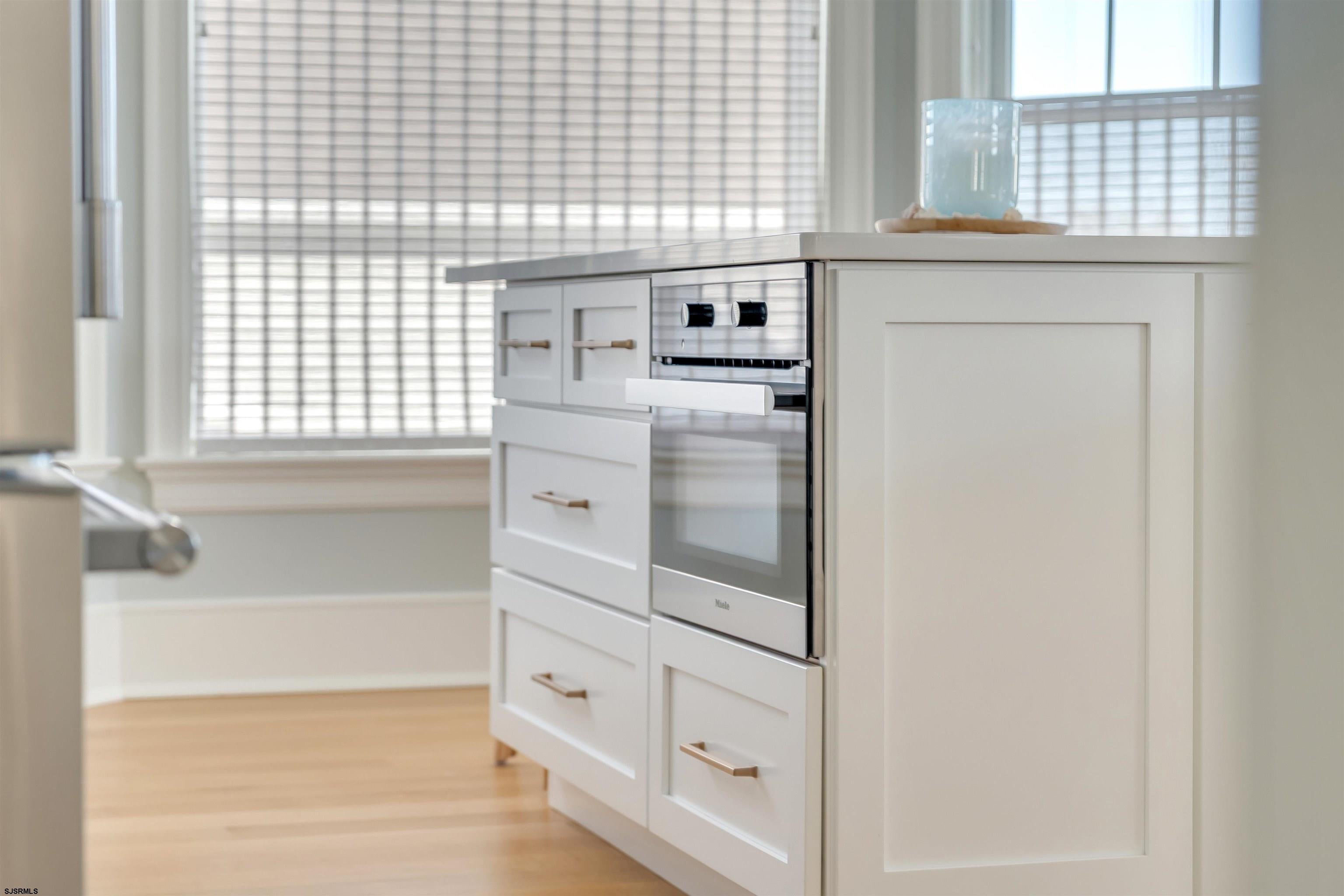 Cape May, New Jersey, 08204, United States, 5 Bedrooms Bedrooms, ,5 BathroomsBathrooms,Residential,Active,1993648