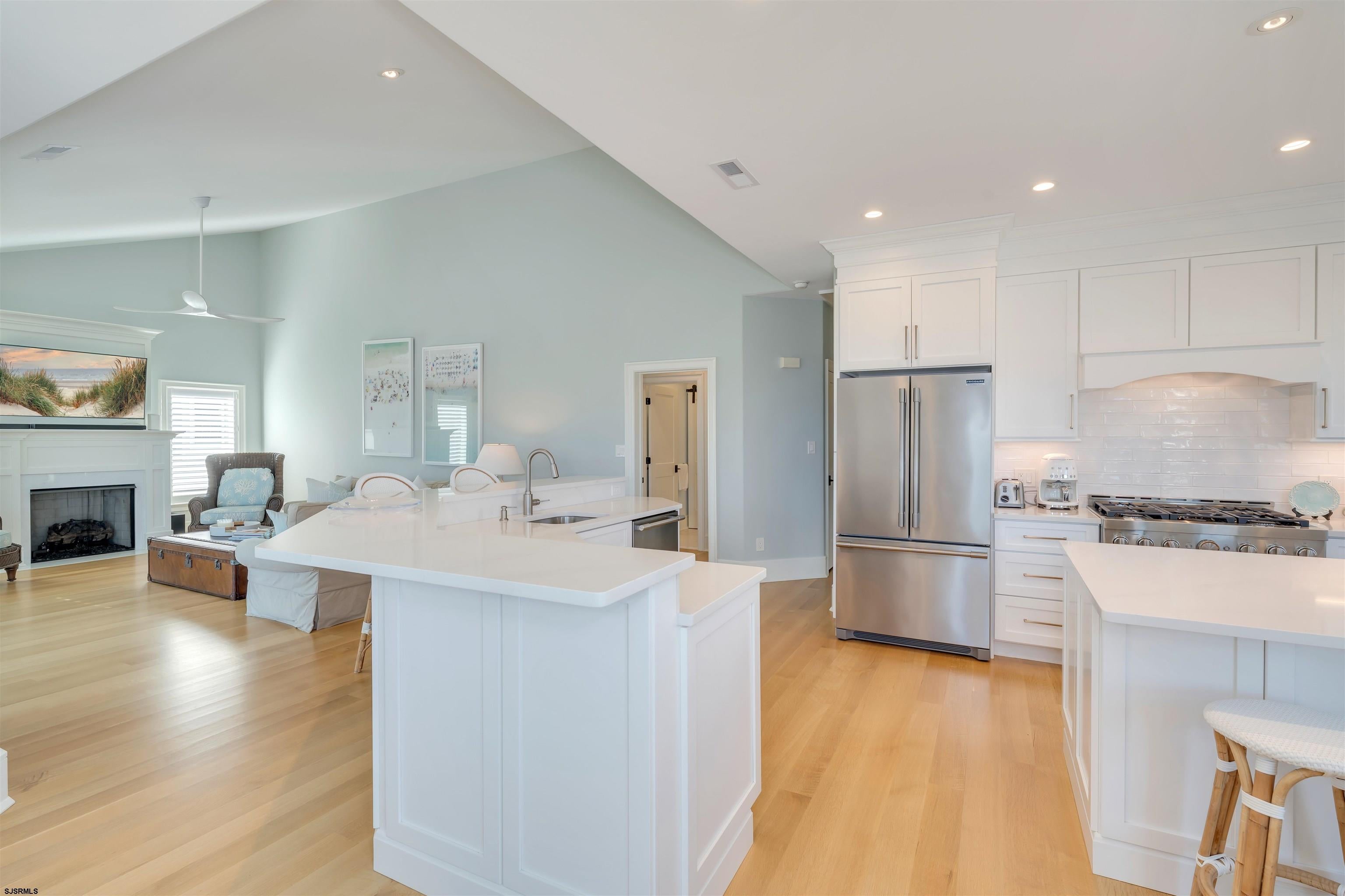 Cape May, New Jersey, 08204, United States, 5 Bedrooms Bedrooms, ,5 BathroomsBathrooms,Residential,Active,1993648