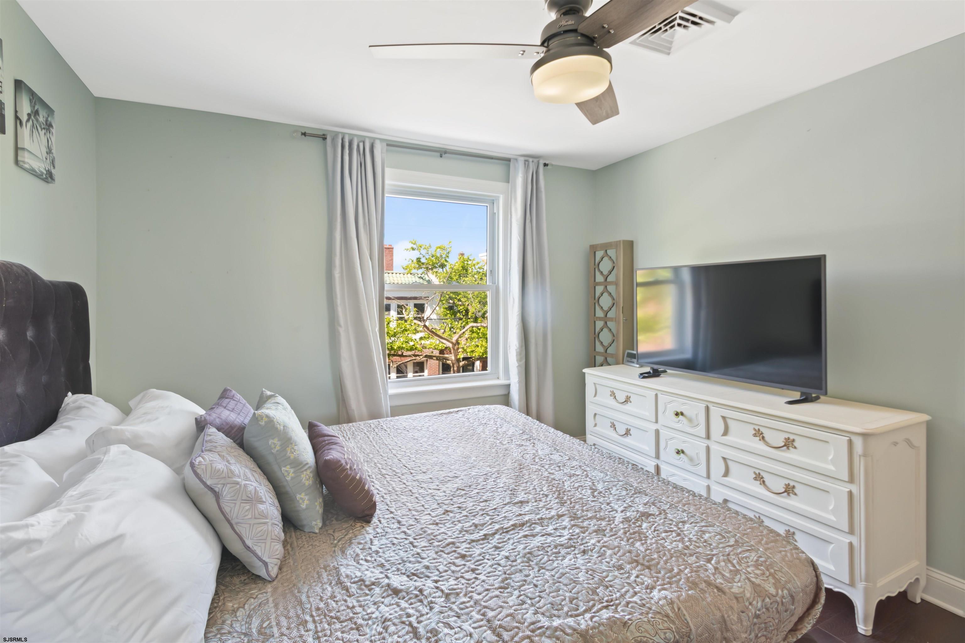 Ventnor, New Jersey, 08406, United States, 6 Bedrooms Bedrooms, ,3 BathroomsBathrooms,Residential,Active,1892602