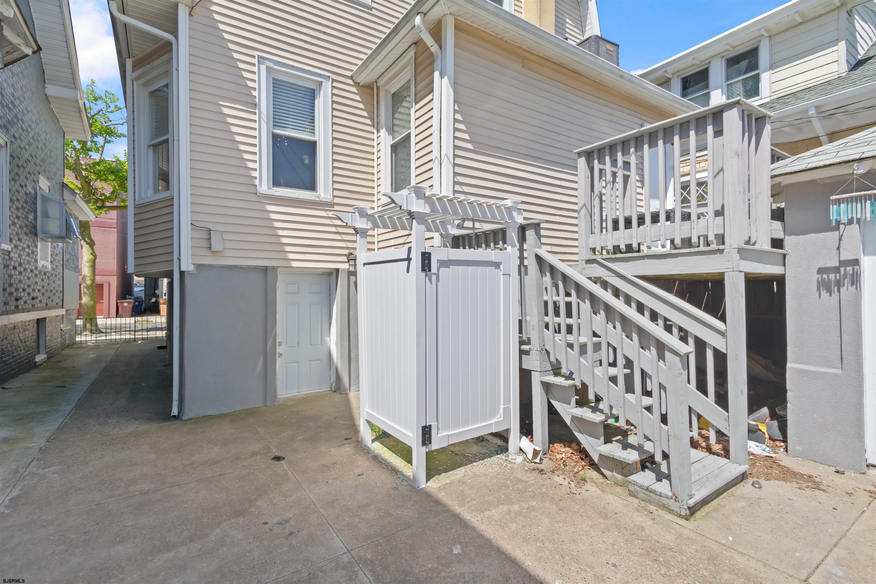 Ventnor, New Jersey, 08406, United States, 6 Bedrooms Bedrooms, ,3 BathroomsBathrooms,Residential,Active,1892602