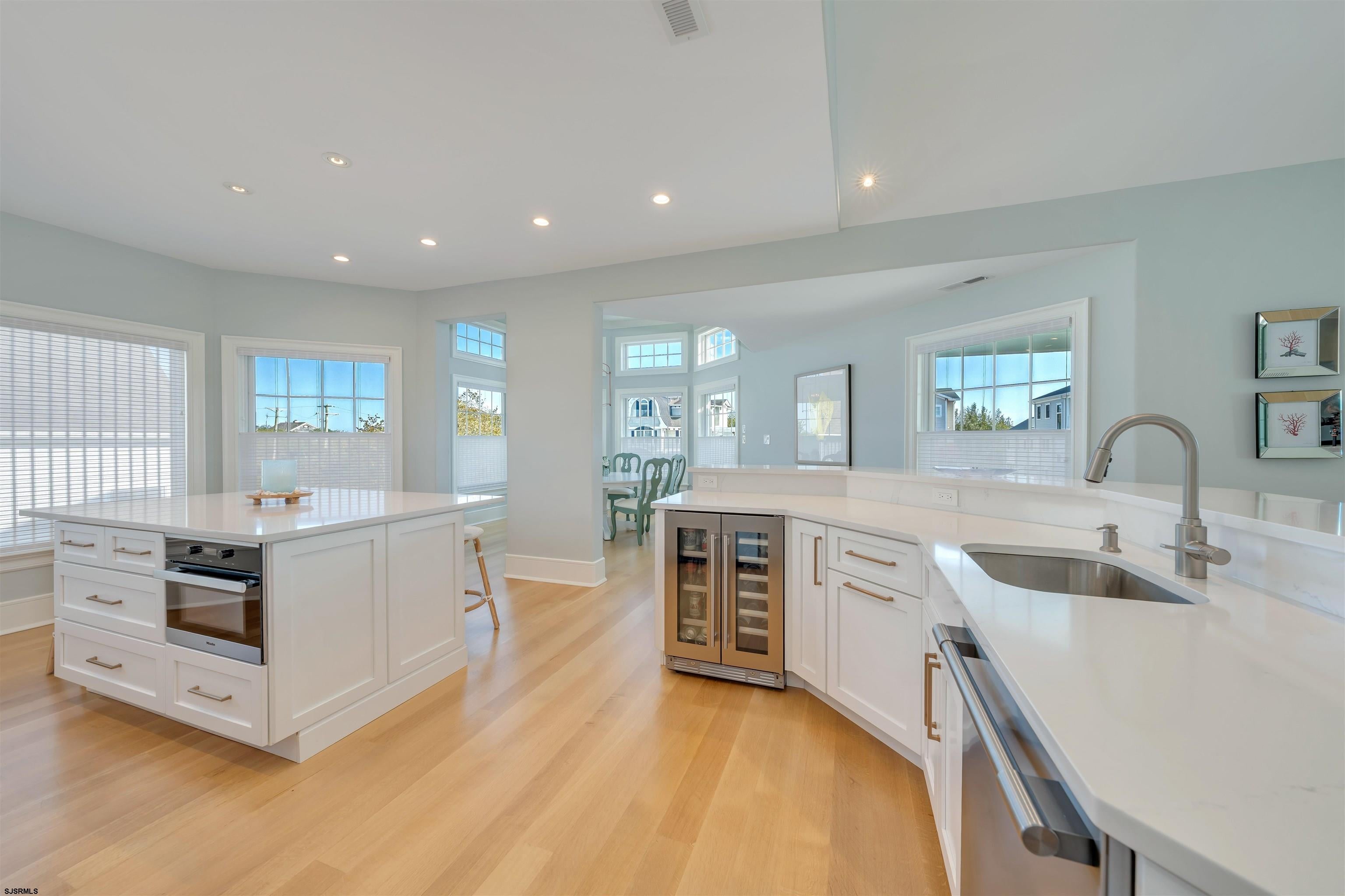 Cape May, New Jersey, 08204, United States, 5 Bedrooms Bedrooms, ,5 BathroomsBathrooms,Residential,Active,1993648