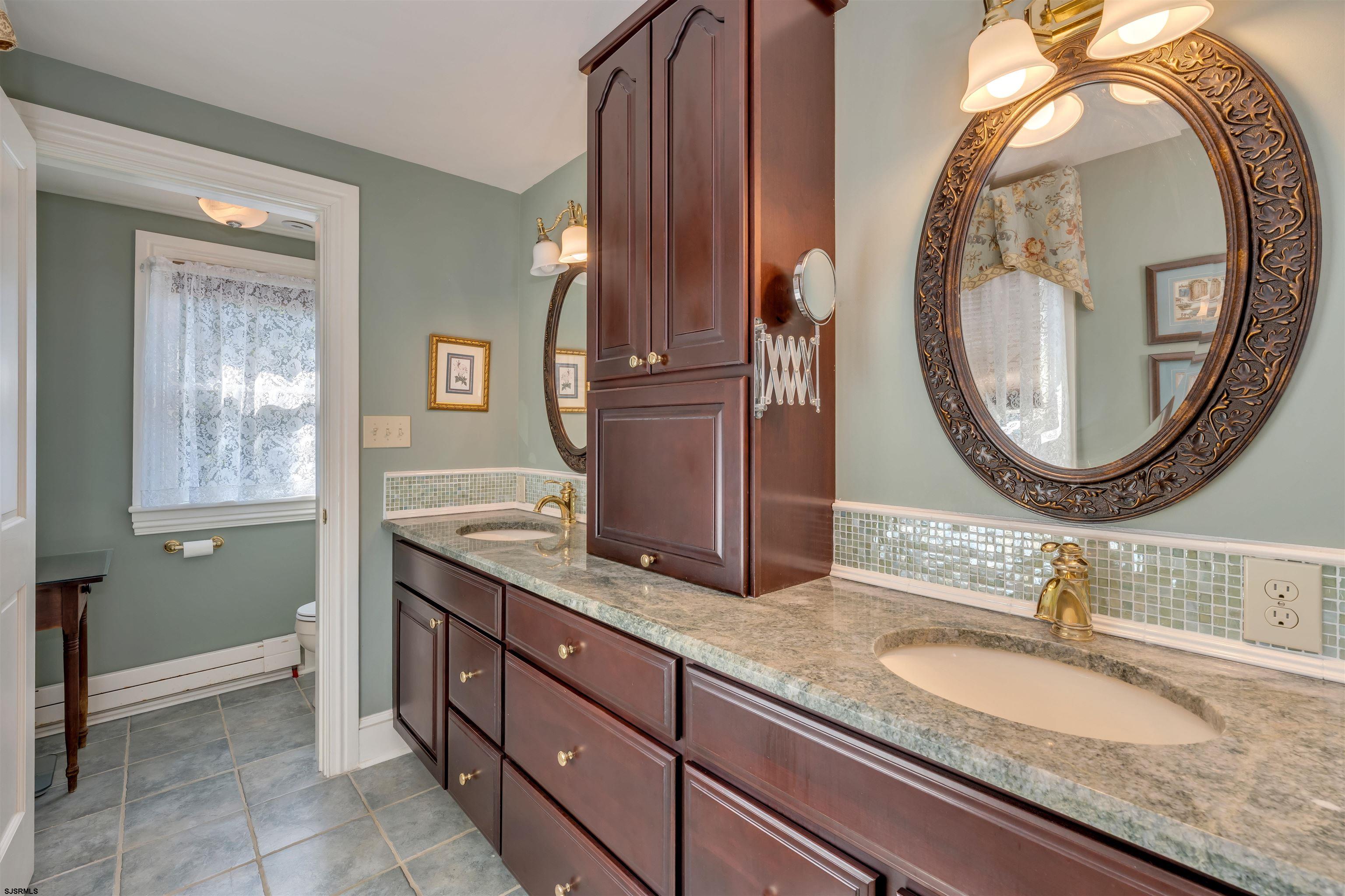 Cape May, New Jersey, 08204, United States, 4 Bedrooms Bedrooms, ,4 BathroomsBathrooms,Residential,Active,1993642