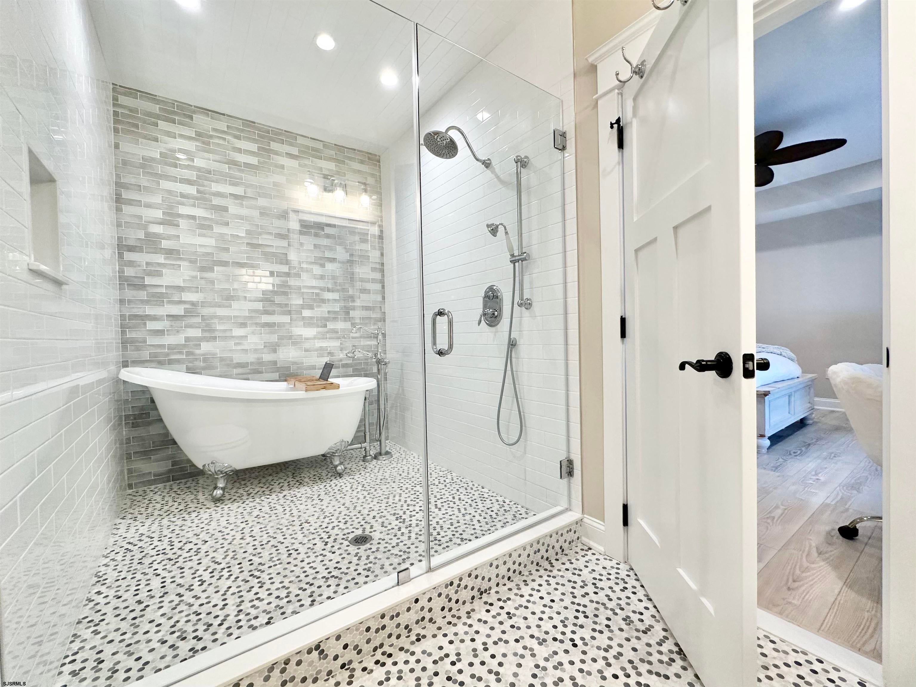 Brigantine, New Jersey, 08203, United States, 6 Bedrooms Bedrooms, ,8 BathroomsBathrooms,Residential,Active,1914806