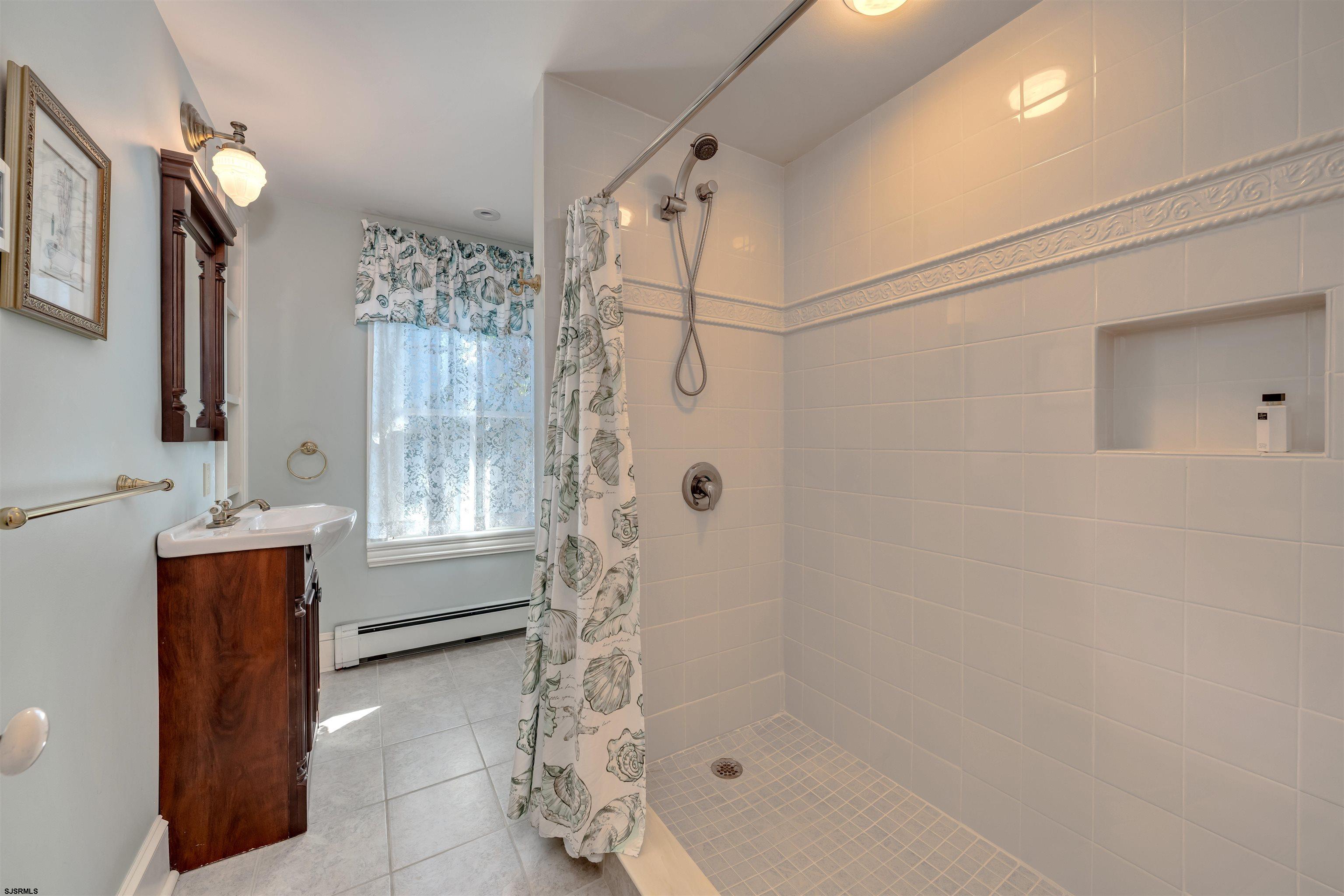 Cape May, New Jersey, 08204, United States, 4 Bedrooms Bedrooms, ,4 BathroomsBathrooms,Residential,Active,1993642