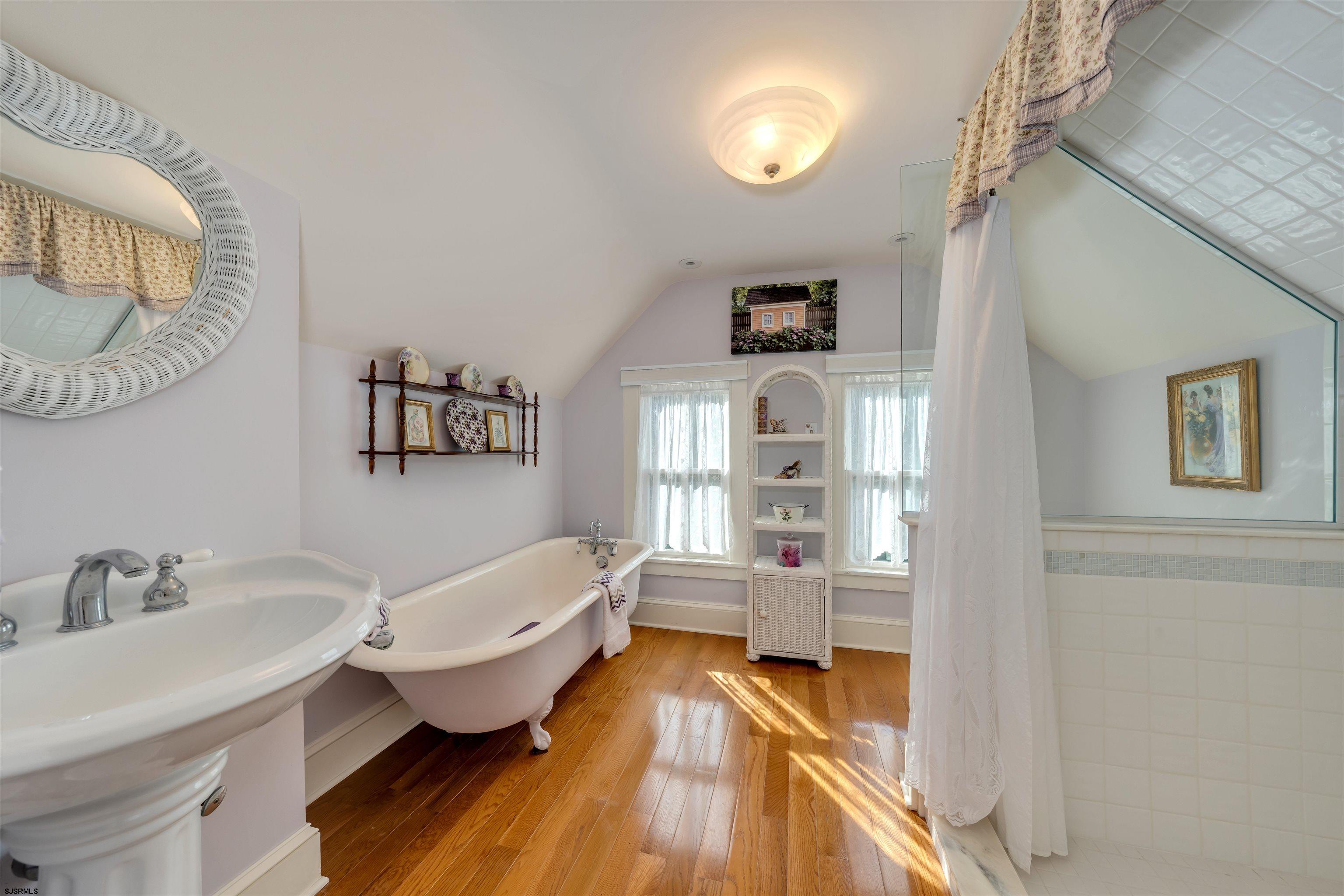 Cape May, New Jersey, 08204, United States, 4 Bedrooms Bedrooms, ,4 BathroomsBathrooms,Residential,Active,1993642