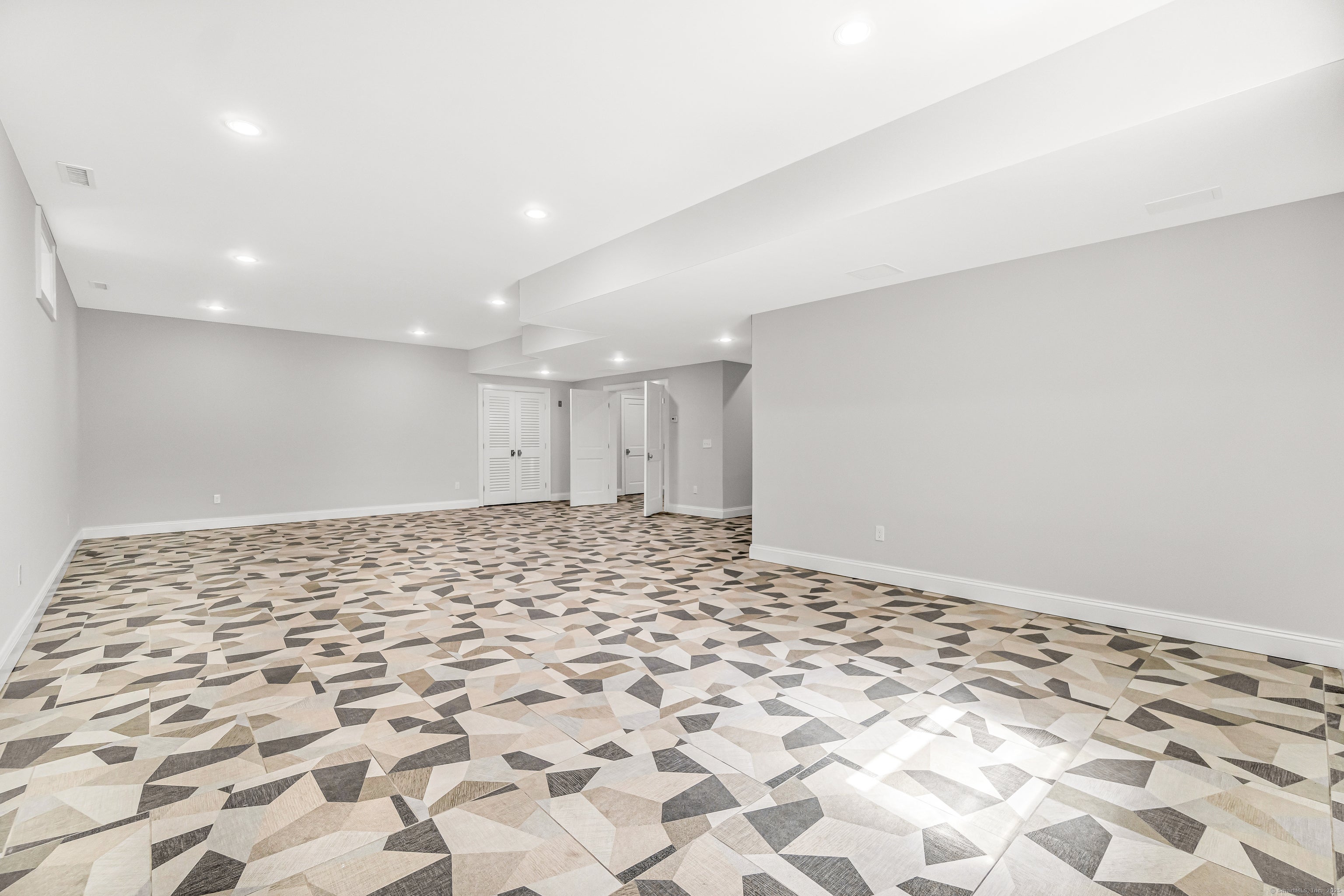 Fairfield, Connecticut, 06890, United States, 4 Bedrooms Bedrooms, ,3 BathroomsBathrooms,Residential,Active,2009390