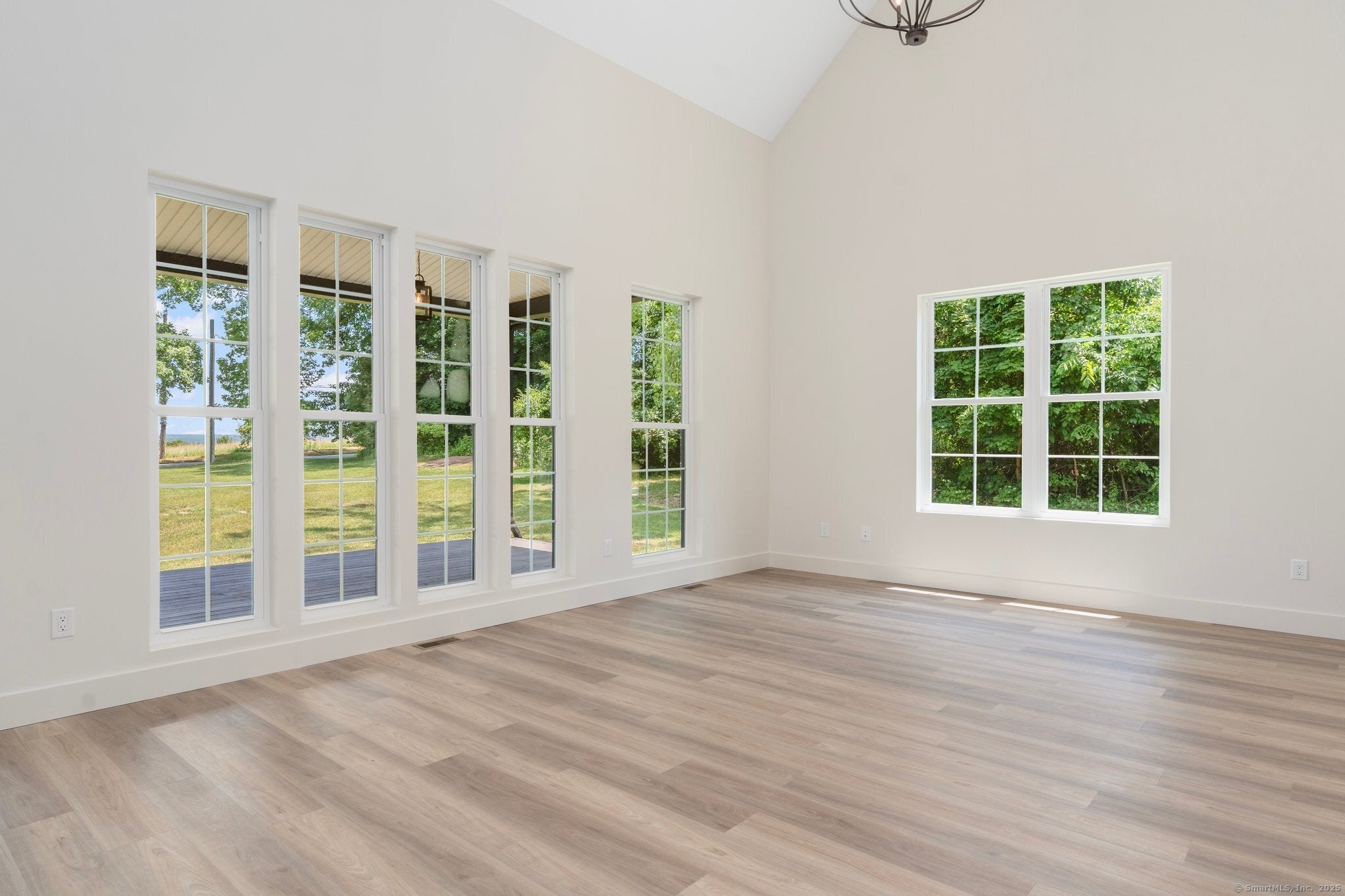 Pomfret, Connecticut, 06259, United States, 4 Bedrooms Bedrooms, ,6 BathroomsBathrooms,Residential,Active,1880189