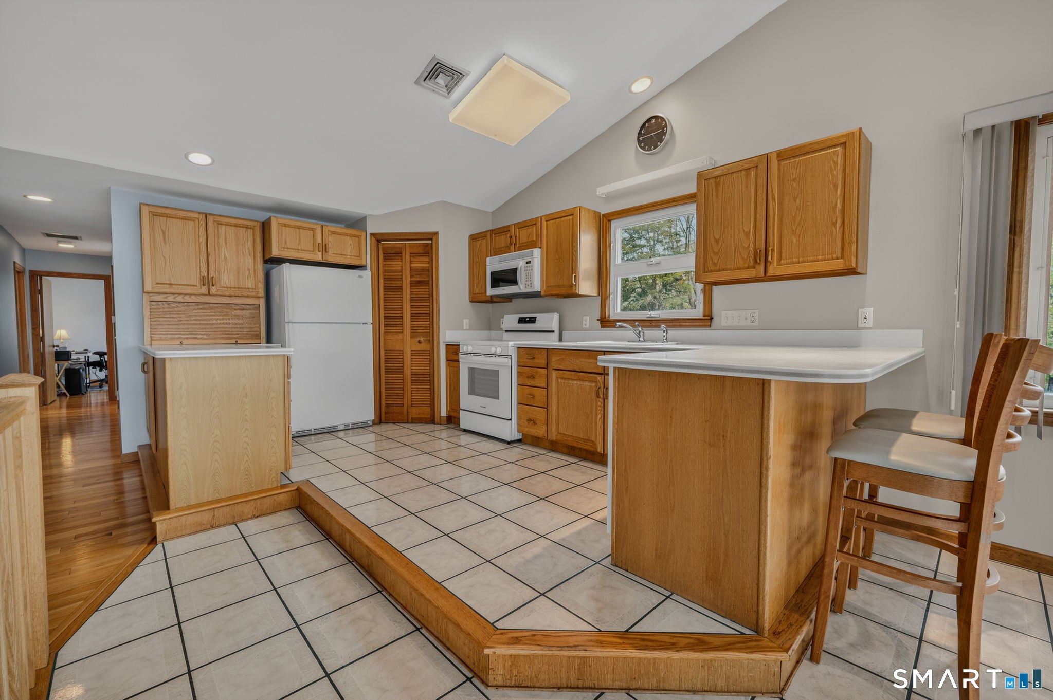 Waterford, Connecticut, 06385, United States, 4 Bedrooms Bedrooms, ,3 BathroomsBathrooms,Residential,Active,2045547