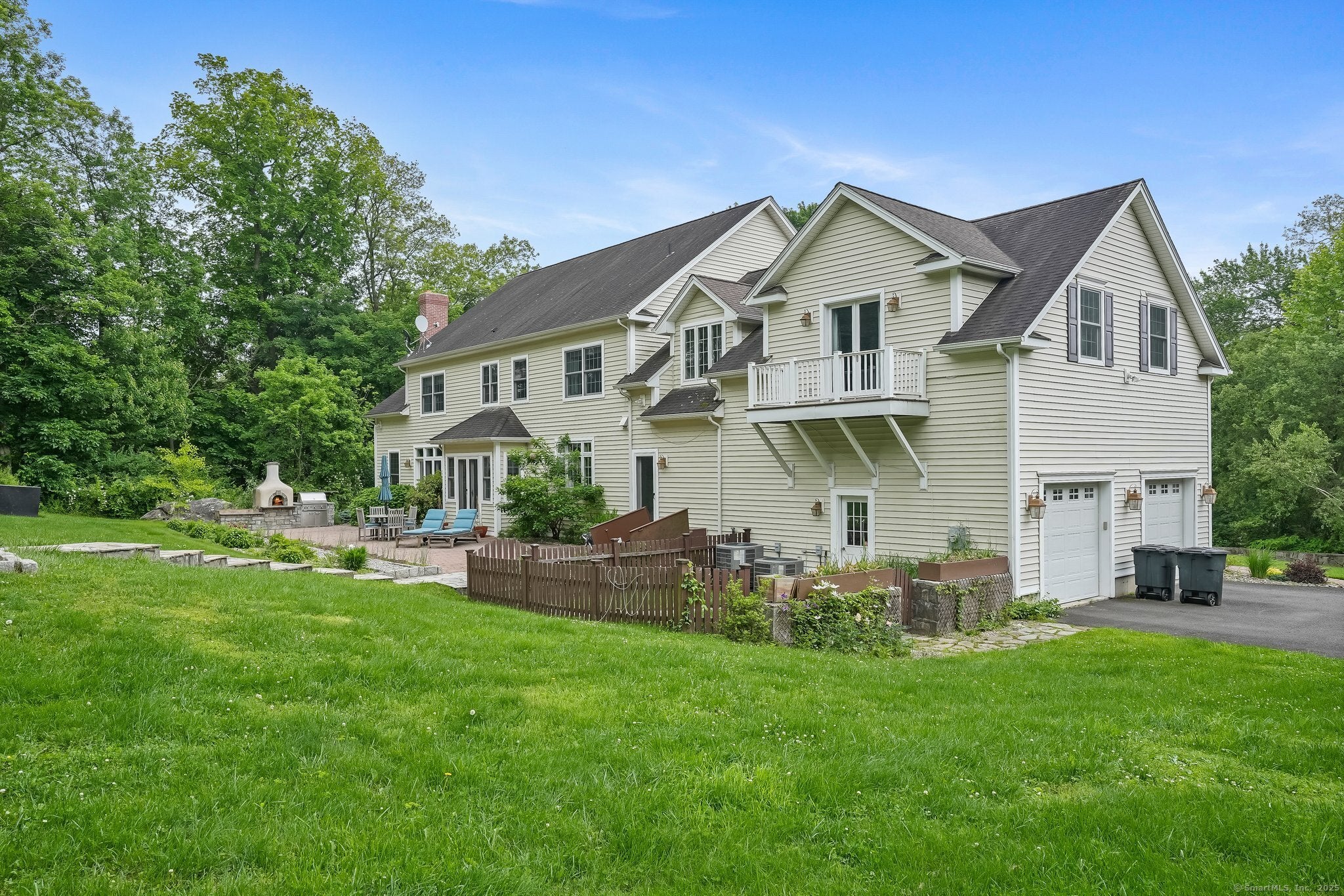 Woodbridge, Connecticut, 06525, United States, 4 Bedrooms Bedrooms, ,5 BathroomsBathrooms,Residential,Active,1849525