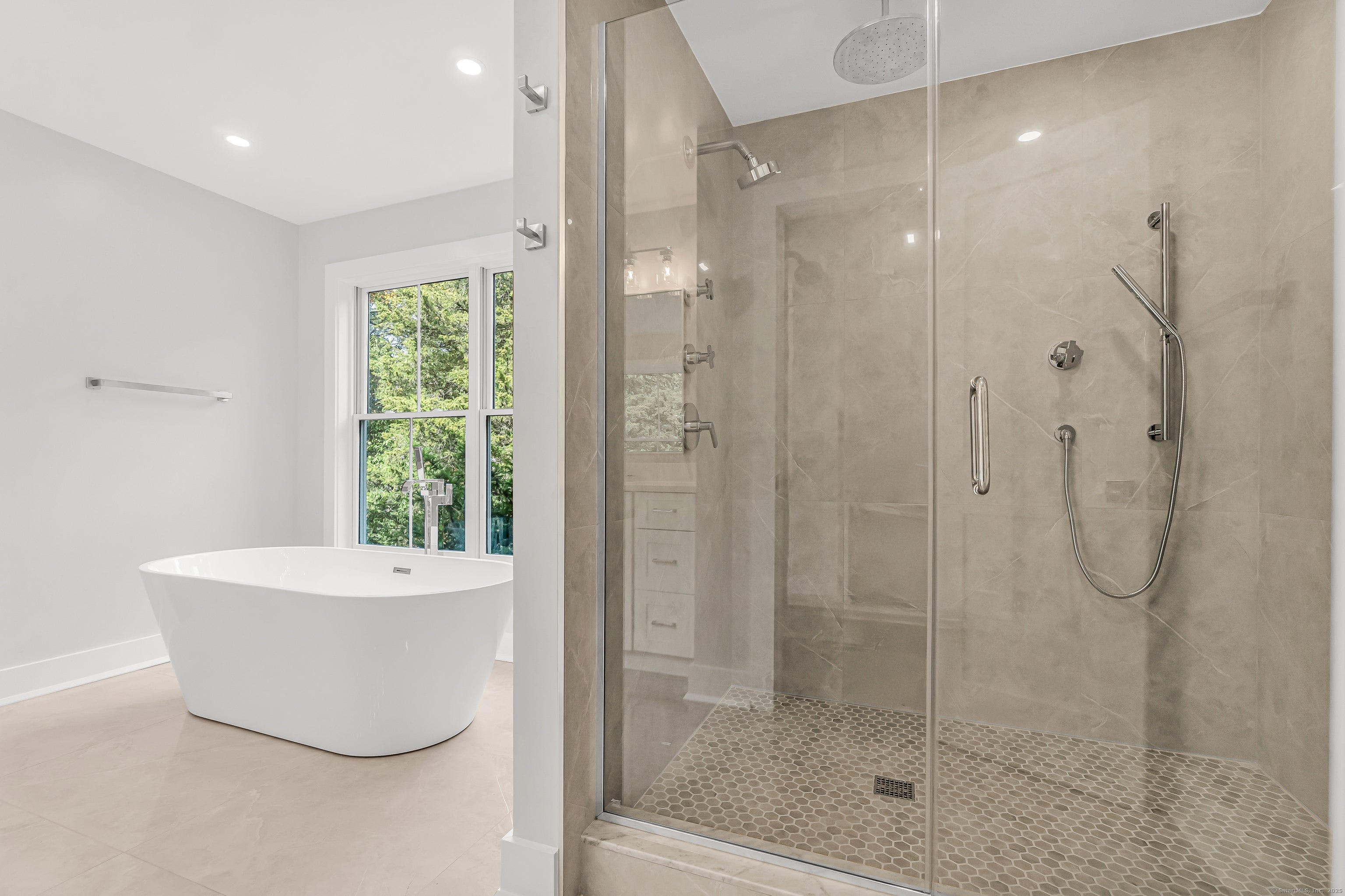 Fairfield, Connecticut, 06825, United States, 4 Bedrooms Bedrooms, ,5 BathroomsBathrooms,Residential,Active,1953660