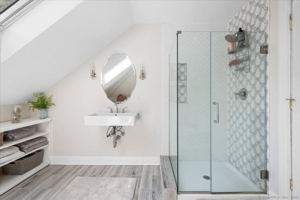 Clinton, Connecticut, 06413, United States, 5 Bedrooms Bedrooms, ,4 BathroomsBathrooms,Residential,Active,1936123