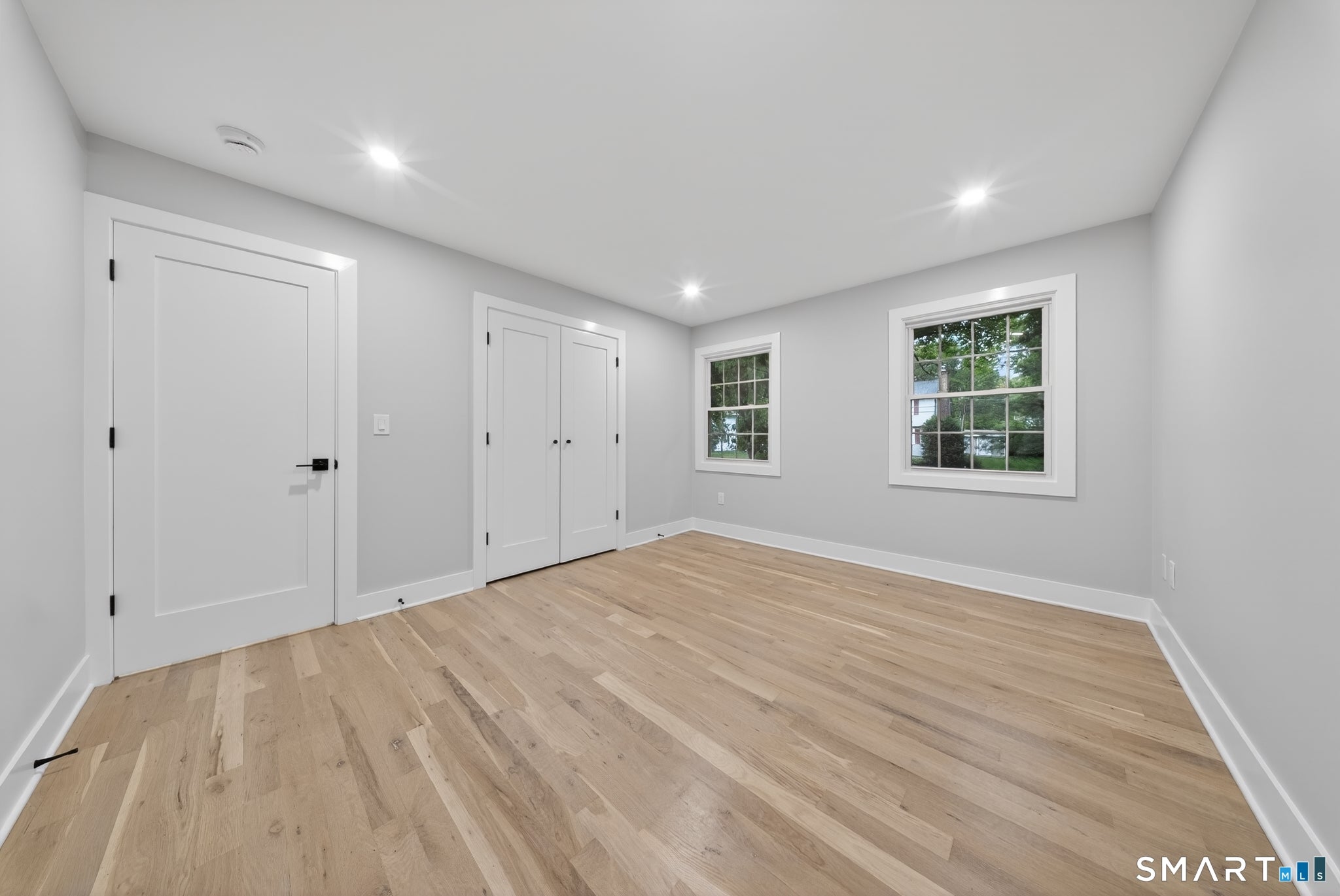 Fairfield, Connecticut, 06824, United States, 5 Bedrooms Bedrooms, ,4 BathroomsBathrooms,Residential,Active,2052052