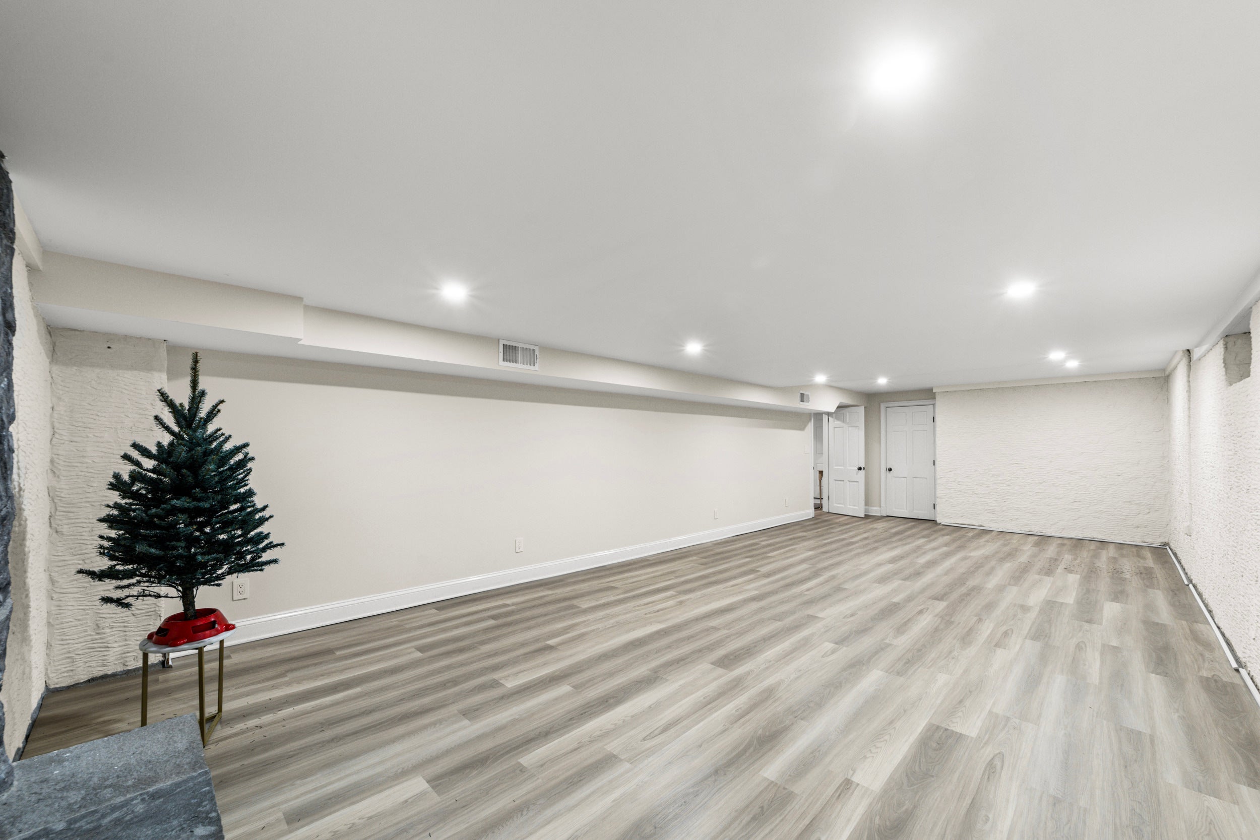 Stamford, Connecticut, 06903, United States, 4 Bedrooms Bedrooms, ,3 BathroomsBathrooms,Residential,Active,1996290