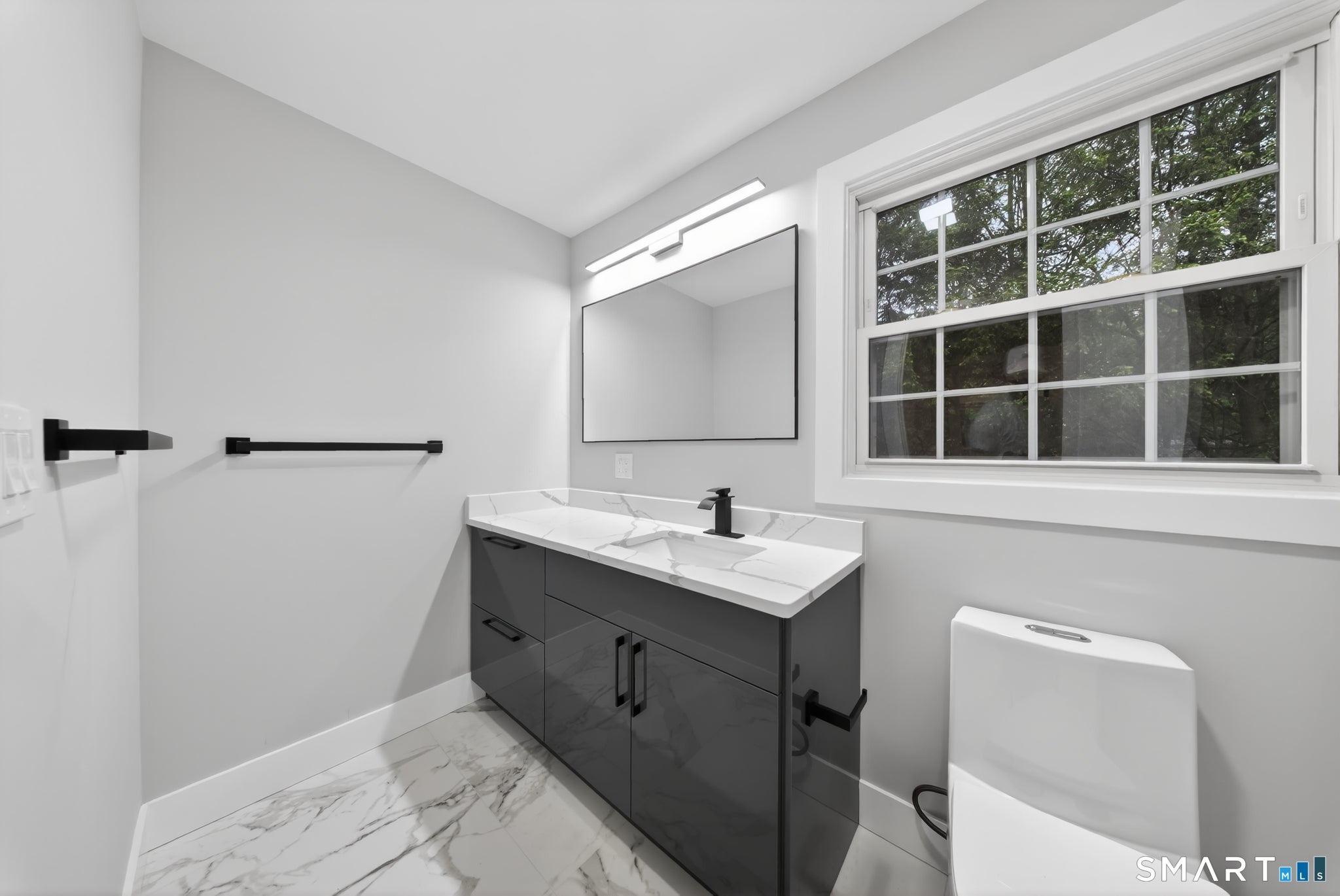 Fairfield, Connecticut, 06824, United States, 5 Bedrooms Bedrooms, ,4 BathroomsBathrooms,Residential,Active,2052052