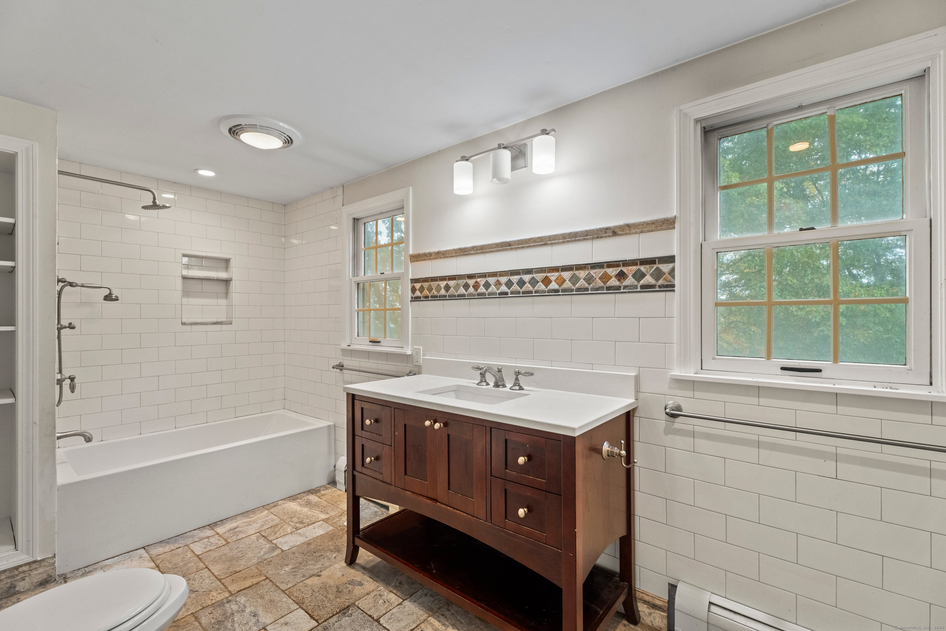 Roxbury, Connecticut, 06783, United States, 3 Bedrooms Bedrooms, ,2 BathroomsBathrooms,Residential,Active,2007143