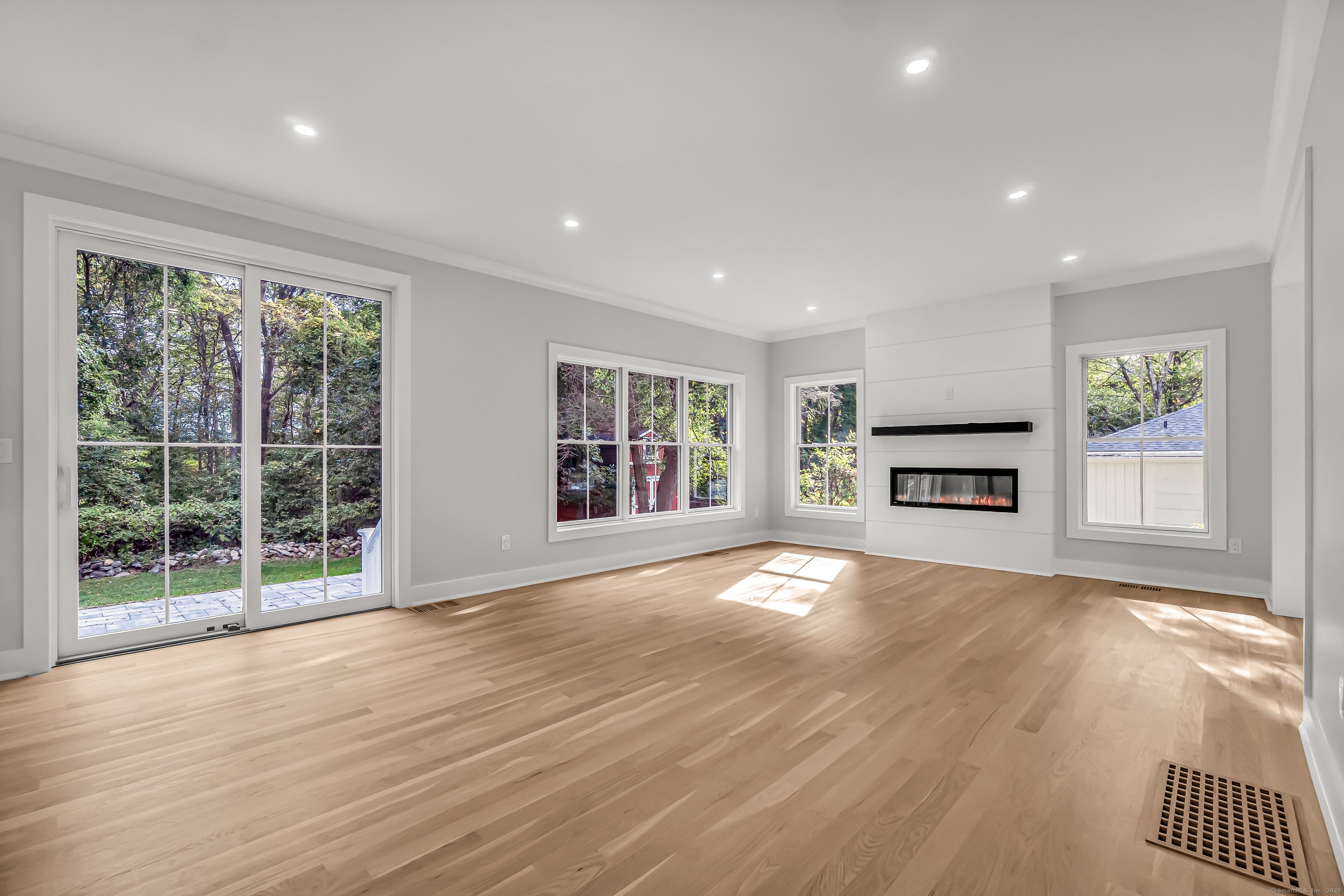 Fairfield, Connecticut, 06825, United States, 4 Bedrooms Bedrooms, ,5 BathroomsBathrooms,Residential,Active,1953660