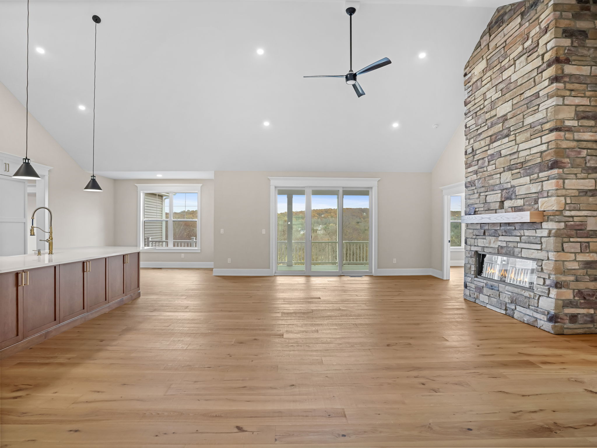 Southbury, Connecticut, 06488, United States, 4 Bedrooms Bedrooms, ,4 BathroomsBathrooms,Residential,Active,1988444