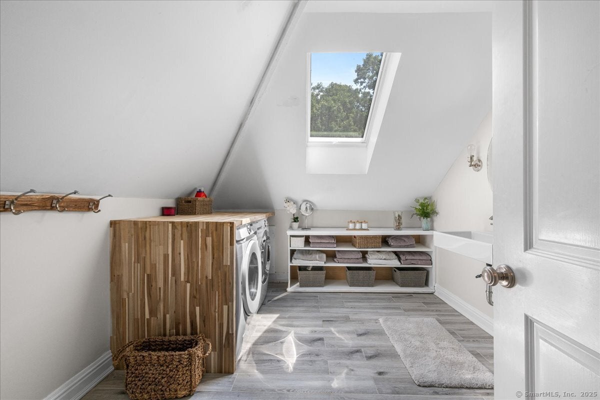 Clinton, Connecticut, 06413, United States, 5 Bedrooms Bedrooms, ,4 BathroomsBathrooms,Residential,Active,1936123