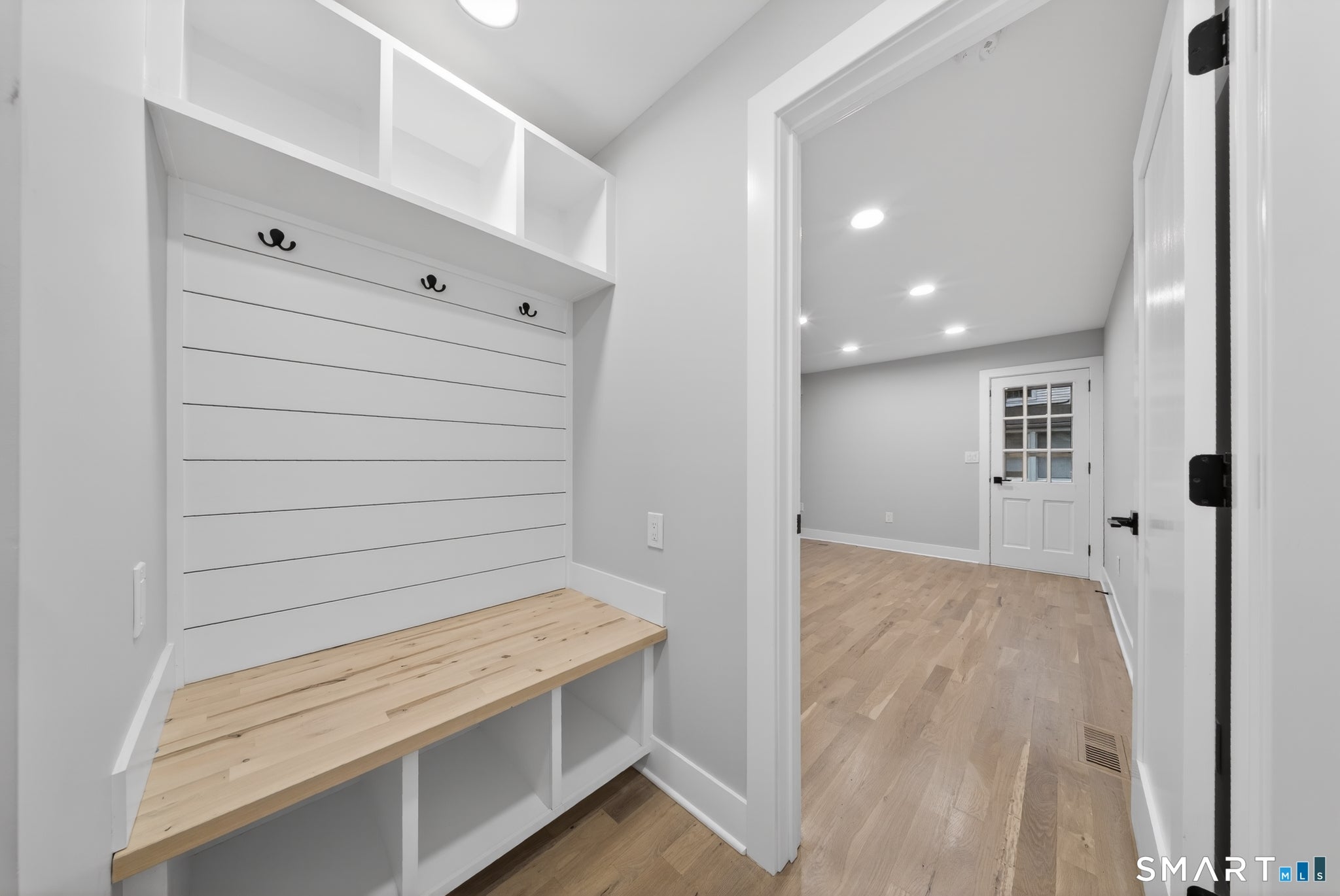 Fairfield, Connecticut, 06824, United States, 5 Bedrooms Bedrooms, ,4 BathroomsBathrooms,Residential,Active,2052052