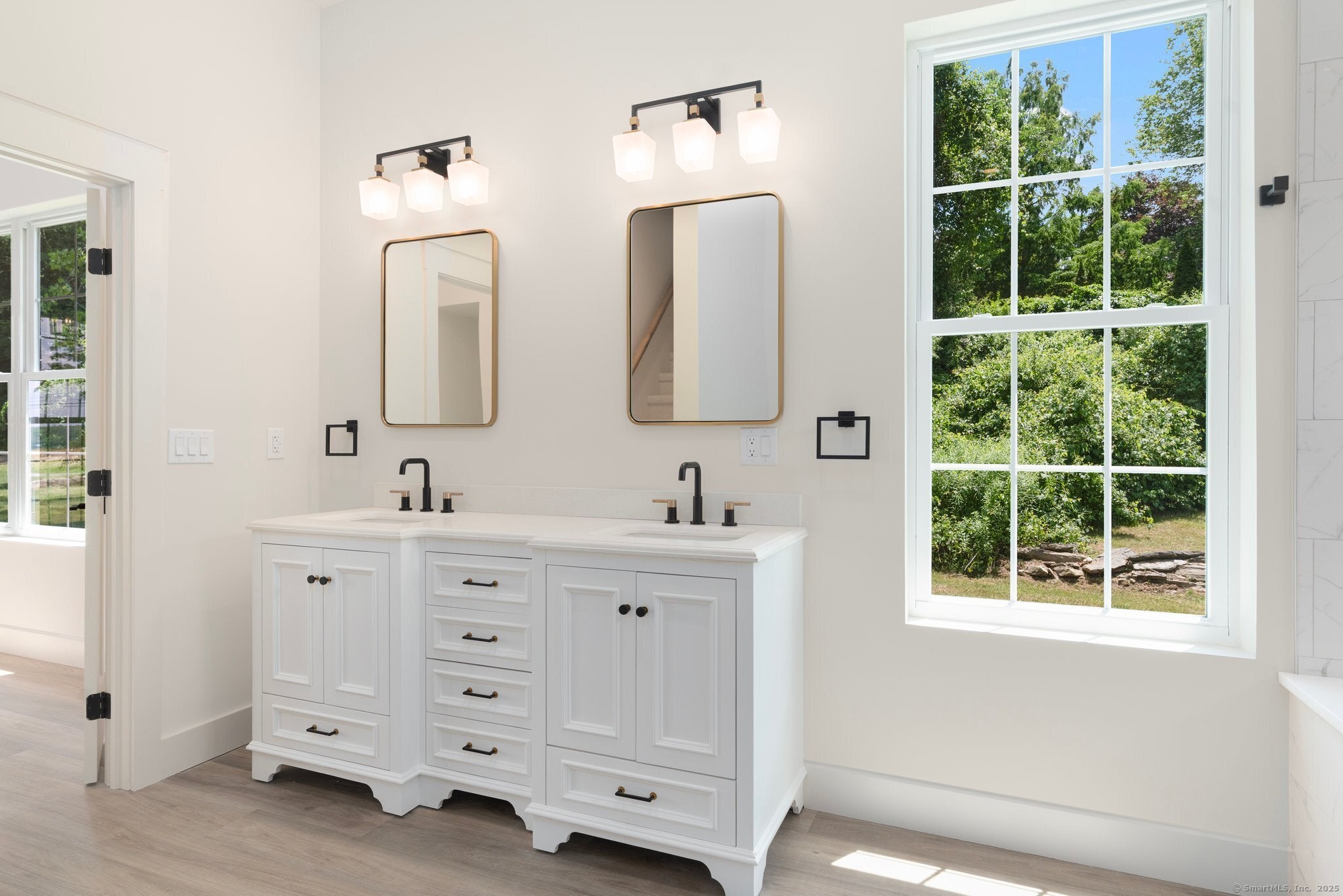 Pomfret, Connecticut, 06259, United States, 4 Bedrooms Bedrooms, ,6 BathroomsBathrooms,Residential,Active,1880189