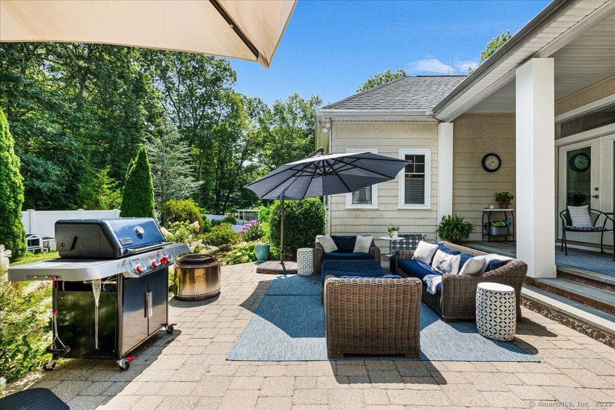 Clinton, Connecticut, 06413, United States, 5 Bedrooms Bedrooms, ,4 BathroomsBathrooms,Residential,Active,1936123