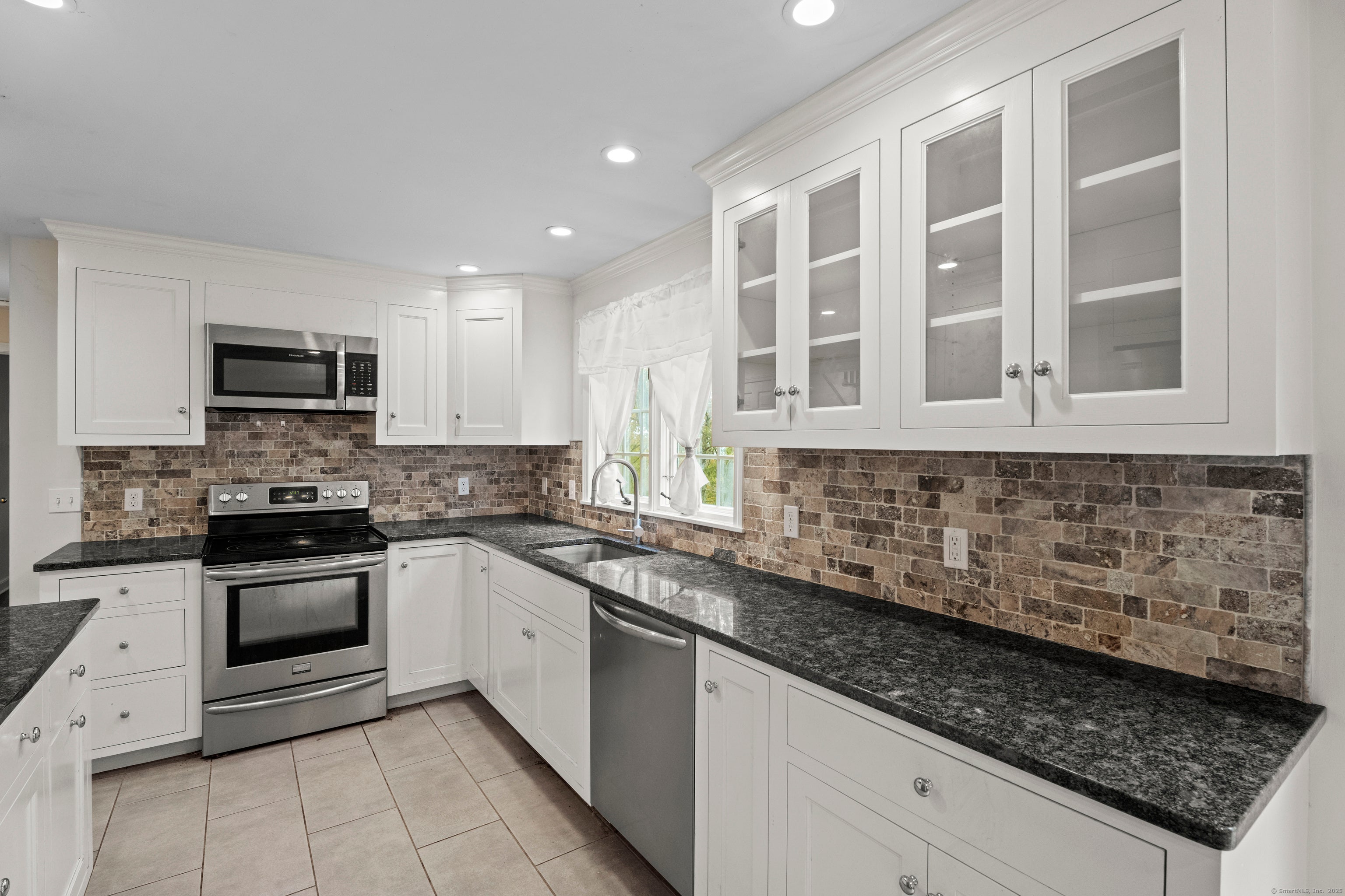 Roxbury, Connecticut, 06783, United States, 3 Bedrooms Bedrooms, ,2 BathroomsBathrooms,Residential,Active,2007143