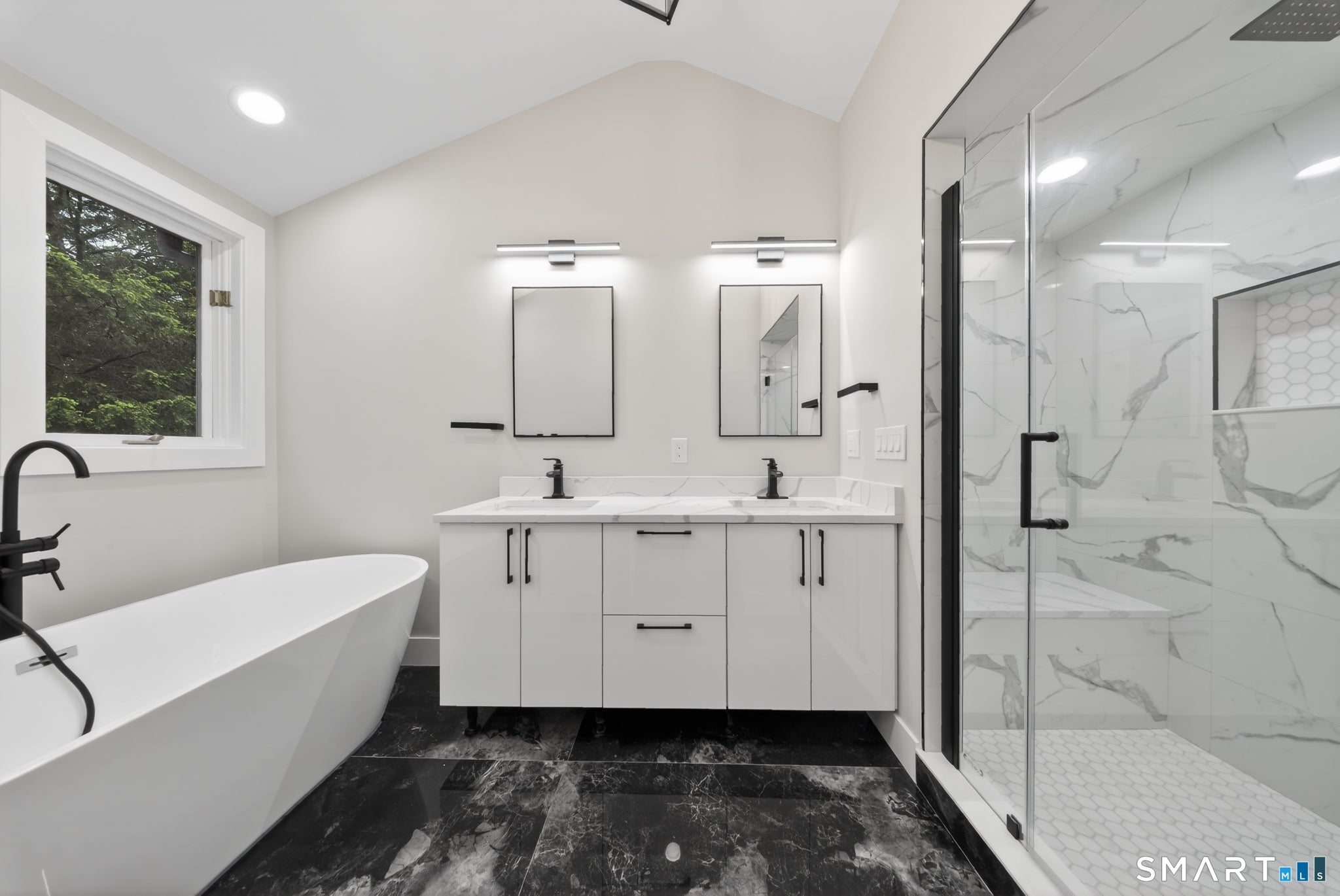 Fairfield, Connecticut, 06824, United States, 5 Bedrooms Bedrooms, ,4 BathroomsBathrooms,Residential,Active,2052052
