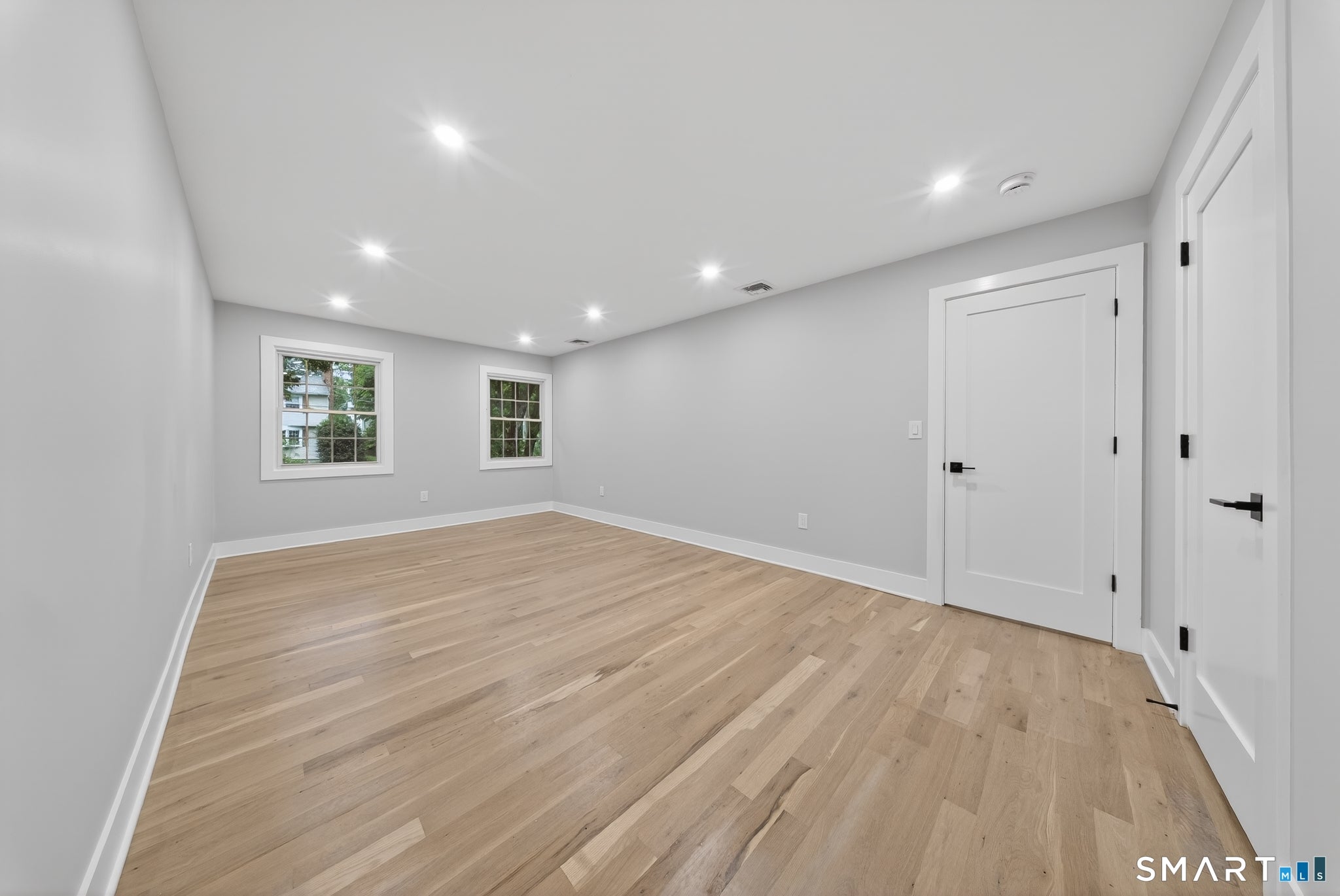 Fairfield, Connecticut, 06824, United States, 5 Bedrooms Bedrooms, ,4 BathroomsBathrooms,Residential,Active,2052052