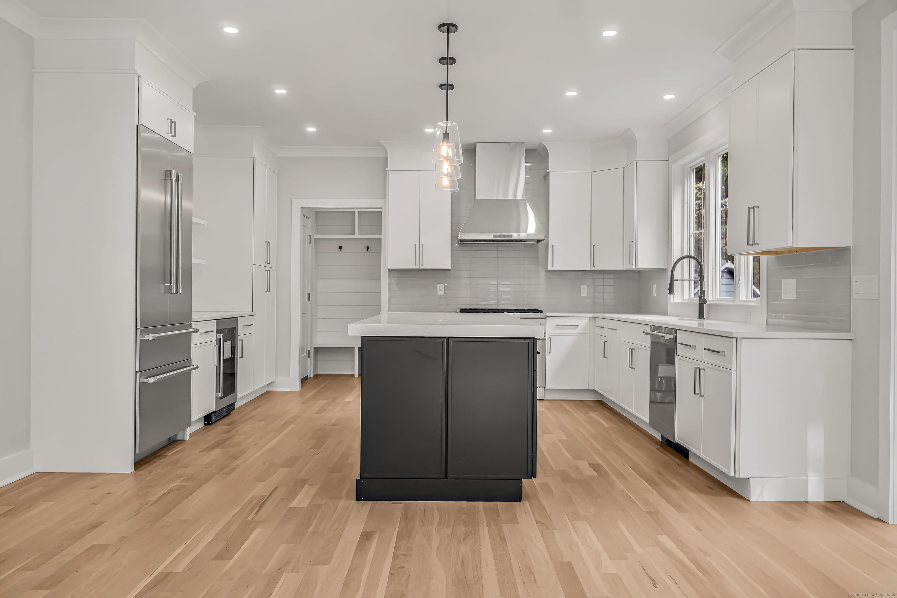 Fairfield, Connecticut, 06825, United States, 4 Bedrooms Bedrooms, ,5 BathroomsBathrooms,Residential,Active,1953660