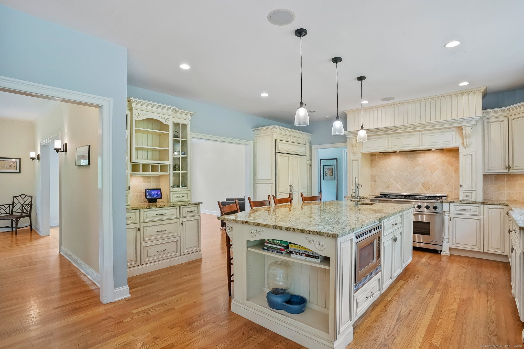Woodbridge, Connecticut, 06525, United States, 4 Bedrooms Bedrooms, ,5 BathroomsBathrooms,Residential,Active,1849525