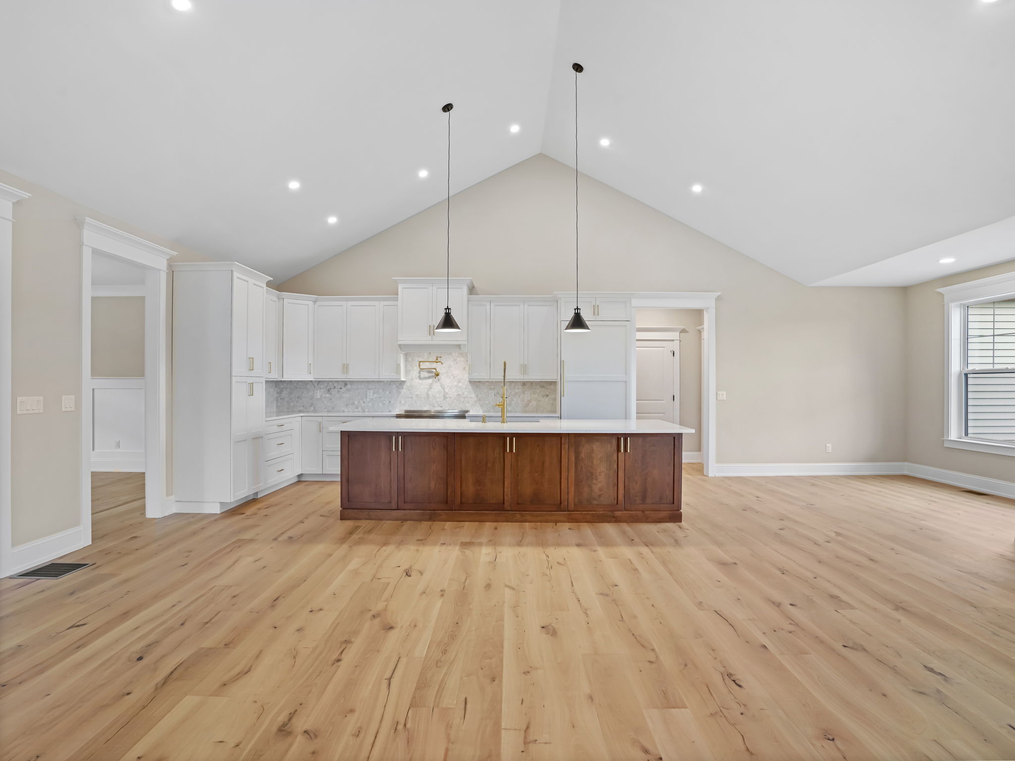 Southbury, Connecticut, 06488, United States, 4 Bedrooms Bedrooms, ,4 BathroomsBathrooms,Residential,Active,1988444