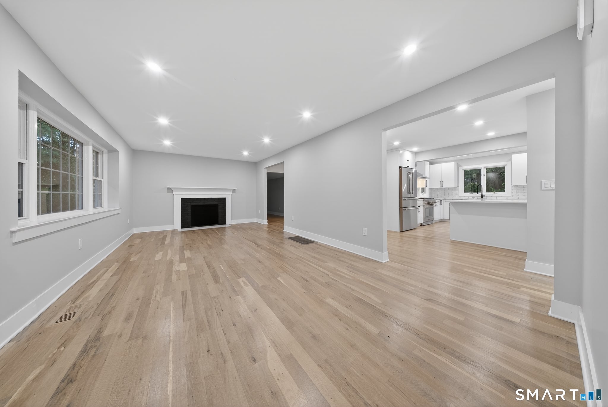 Fairfield, Connecticut, 06824, United States, 5 Bedrooms Bedrooms, ,4 BathroomsBathrooms,Residential,Active,2052052