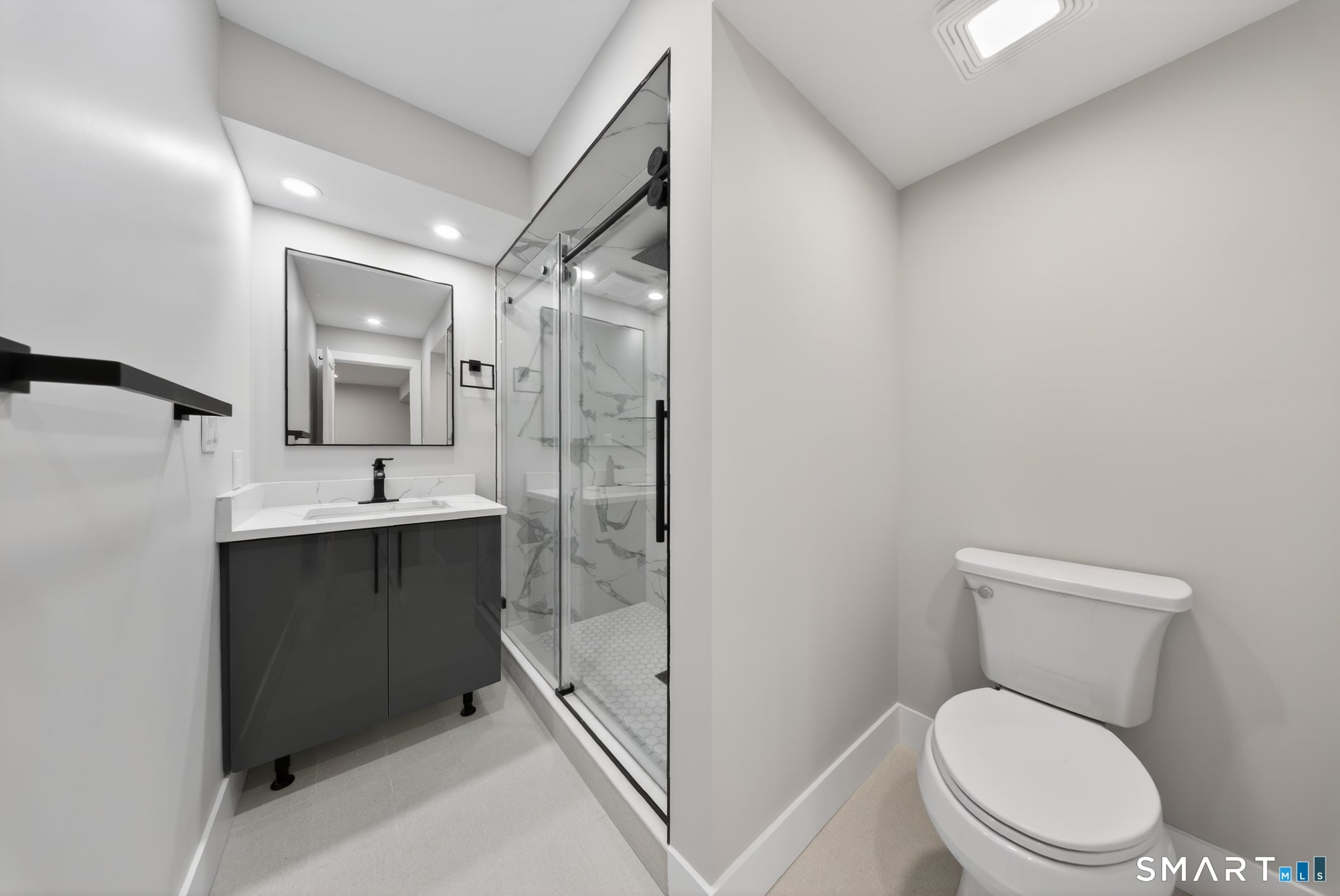 Fairfield, Connecticut, 06824, United States, 5 Bedrooms Bedrooms, ,4 BathroomsBathrooms,Residential,Active,2052052