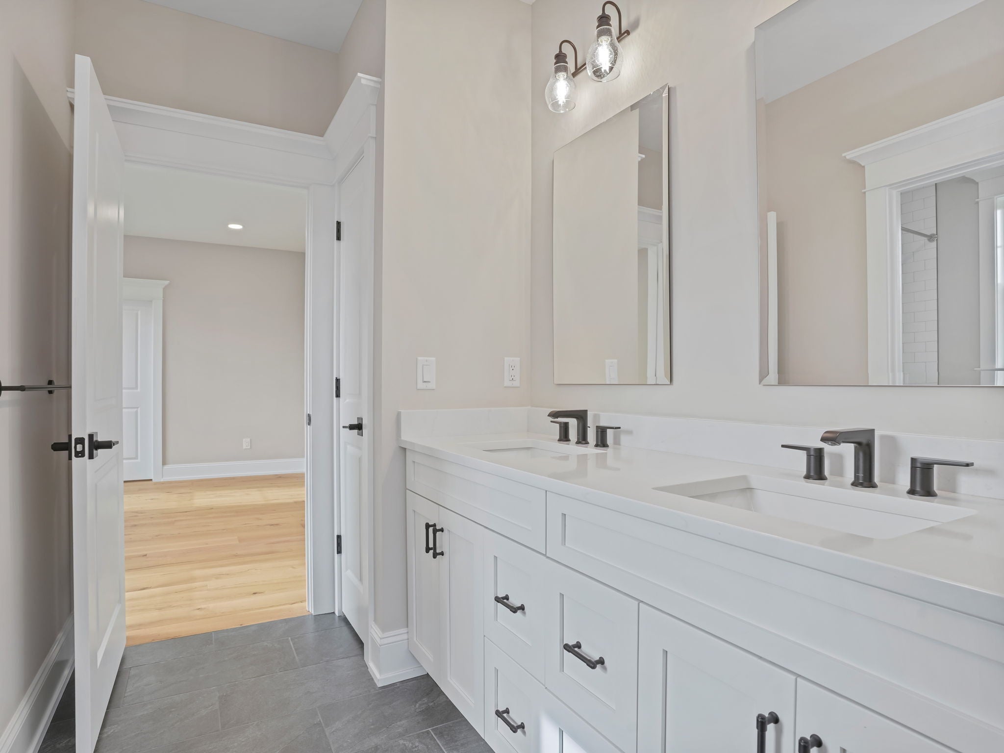 Southbury, Connecticut, 06488, United States, 4 Bedrooms Bedrooms, ,4 BathroomsBathrooms,Residential,Active,1988444