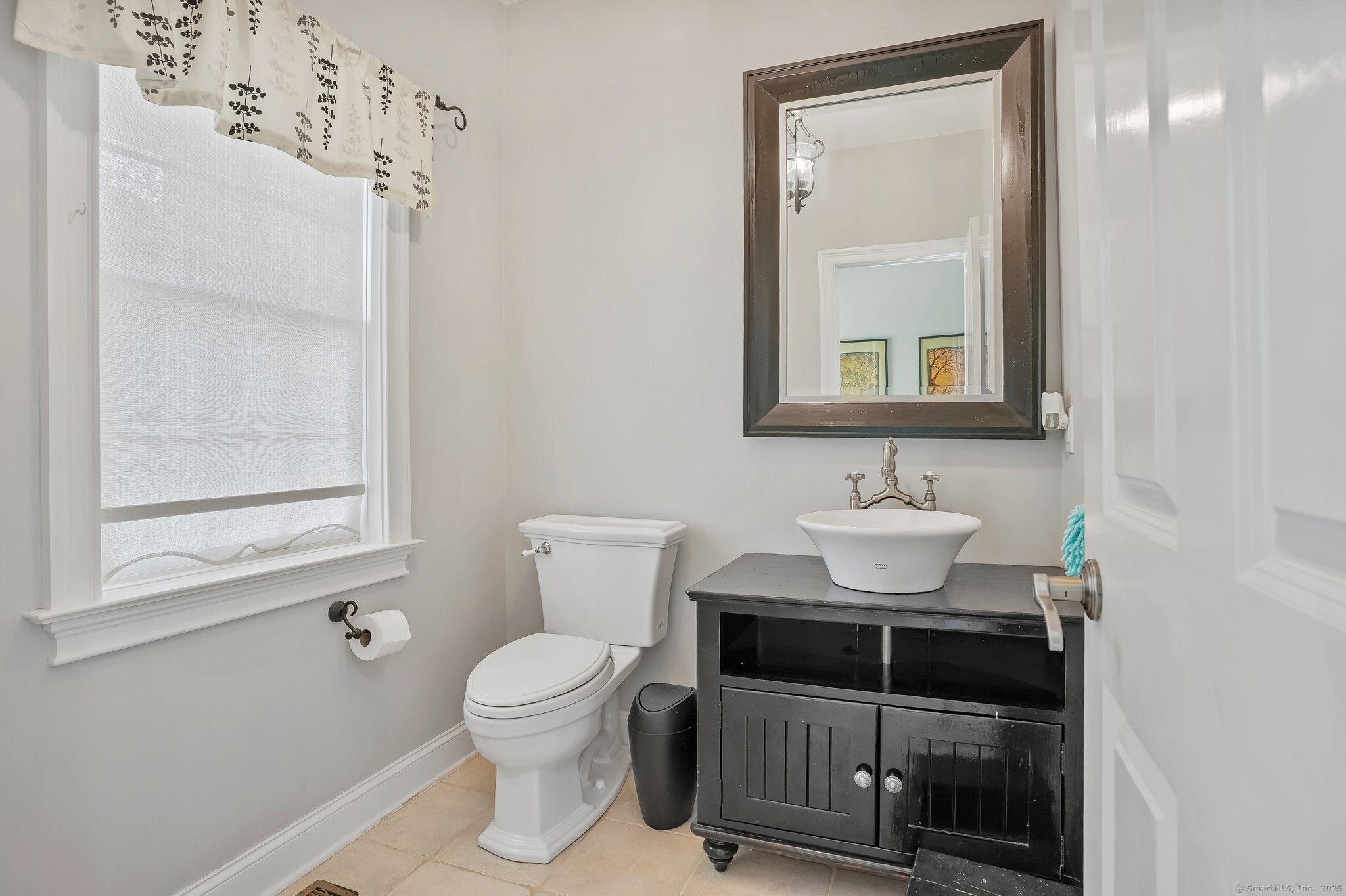 Woodbridge, Connecticut, 06525, United States, 4 Bedrooms Bedrooms, ,5 BathroomsBathrooms,Residential,Active,1849525