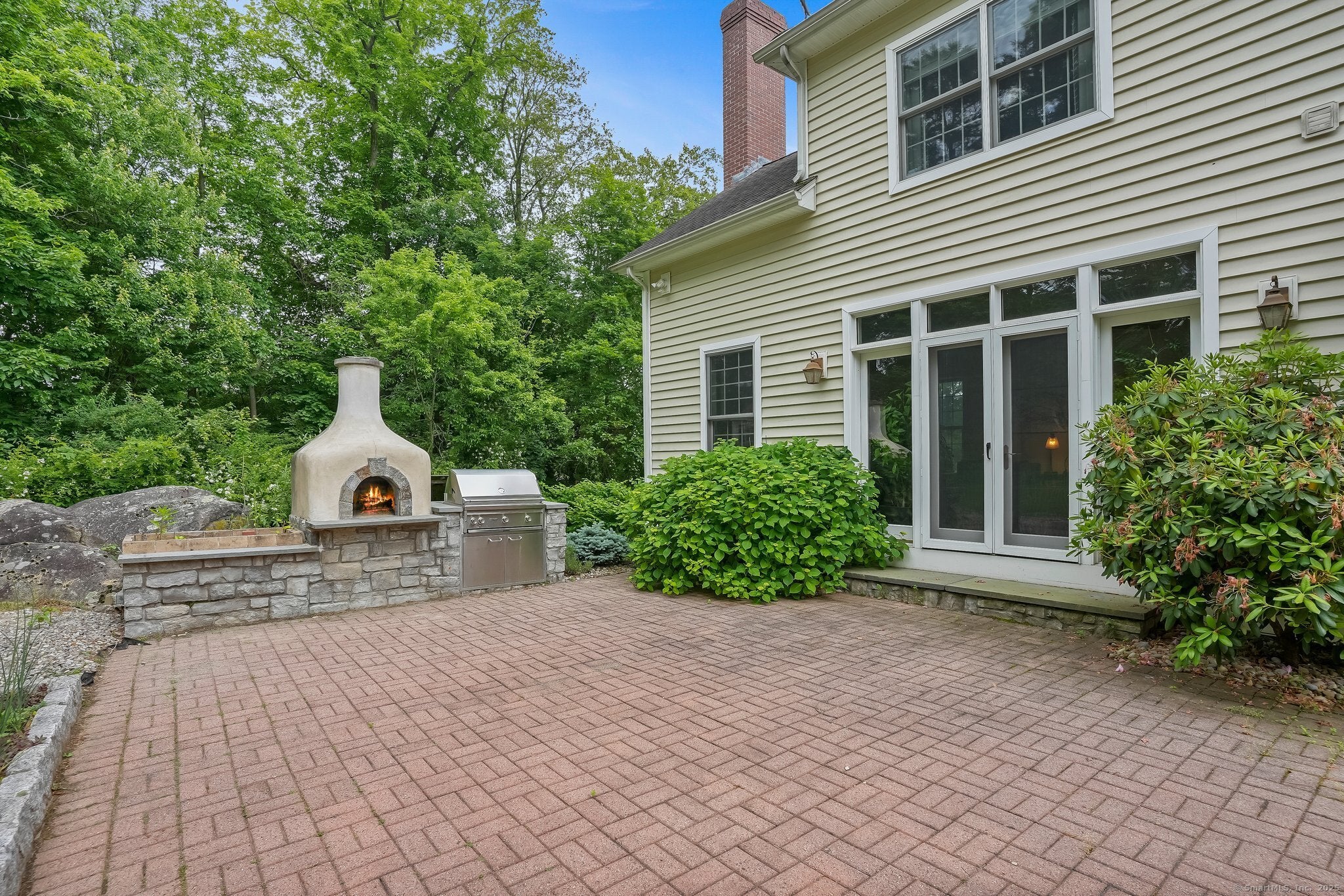 Woodbridge, Connecticut, 06525, United States, 4 Bedrooms Bedrooms, ,5 BathroomsBathrooms,Residential,Active,1849525