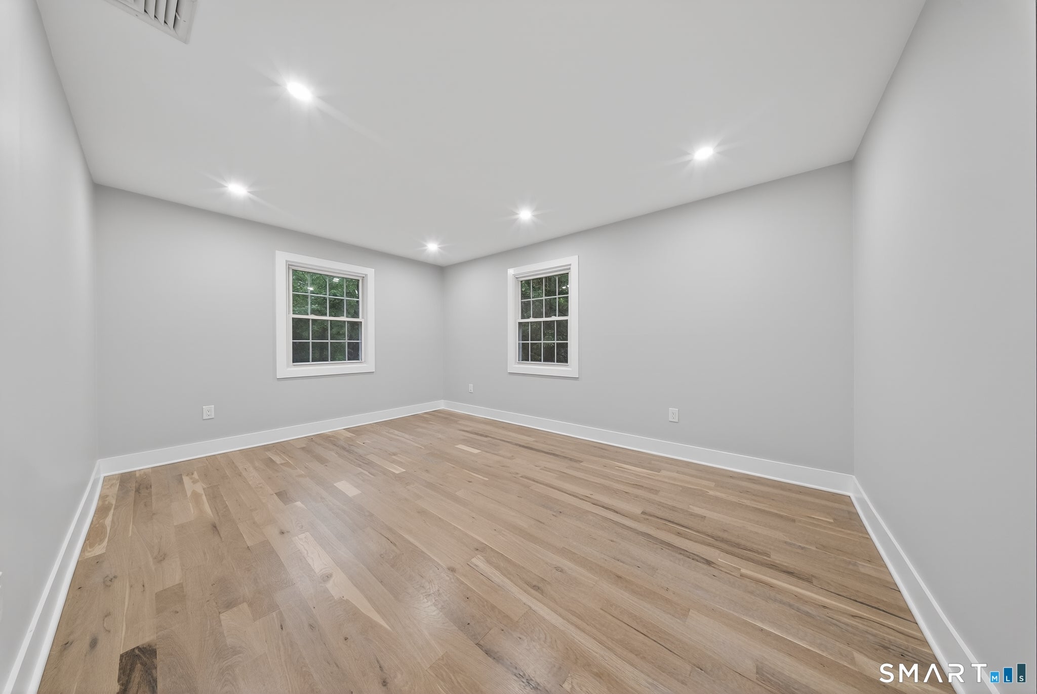 Fairfield, Connecticut, 06824, United States, 5 Bedrooms Bedrooms, ,4 BathroomsBathrooms,Residential,Active,2052052