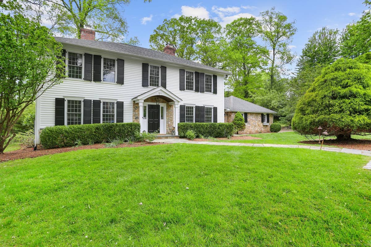 108 CANFIELD DR, STAMFORD, CT 06902 Single Family Residence 108 CANFIELD DR, STAMFORD, CT 06902 Single Family Residence