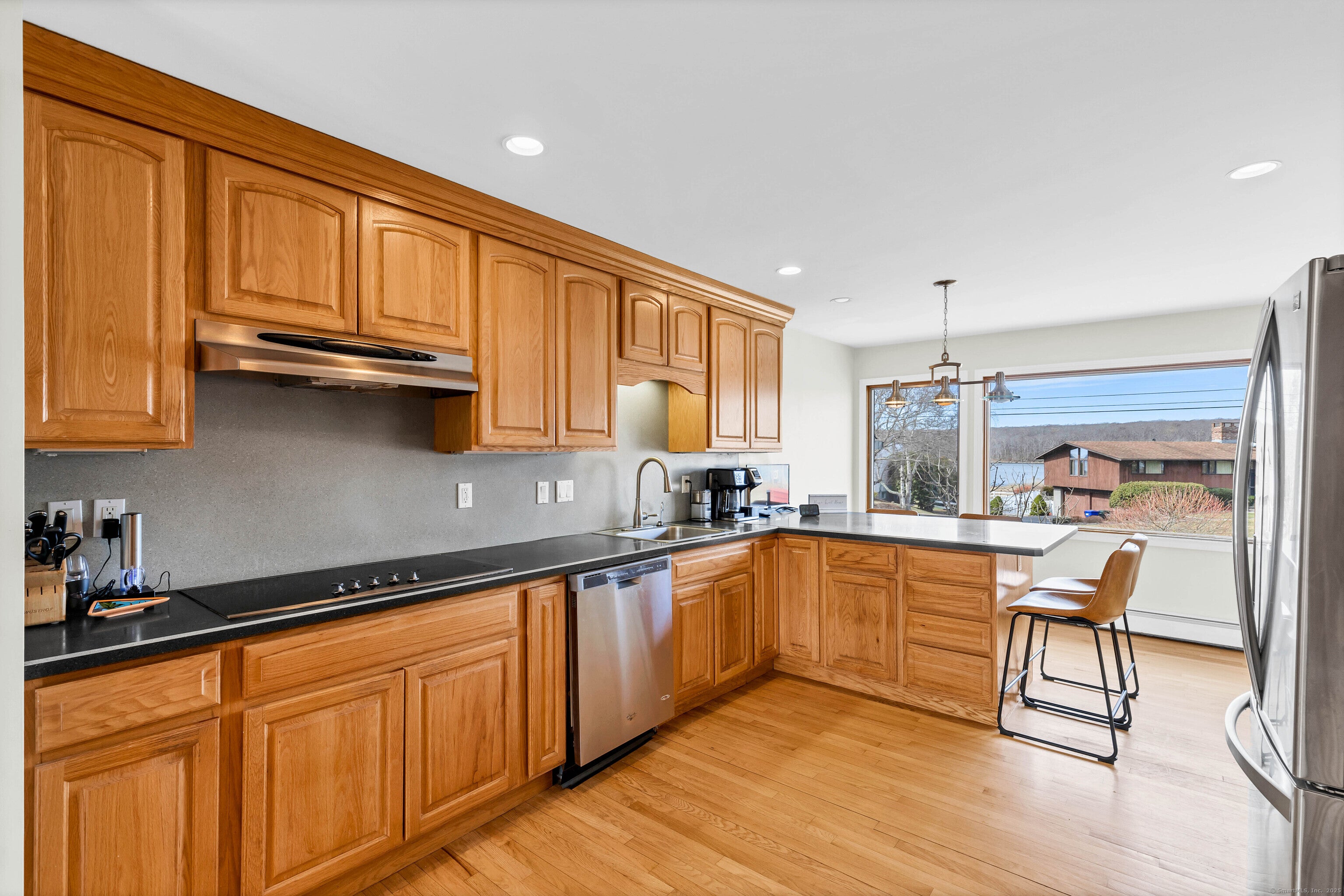 Groton, Connecticut, 06340, United States, 5 Bedrooms Bedrooms, ,5 BathroomsBathrooms,Residential,Active,1849560