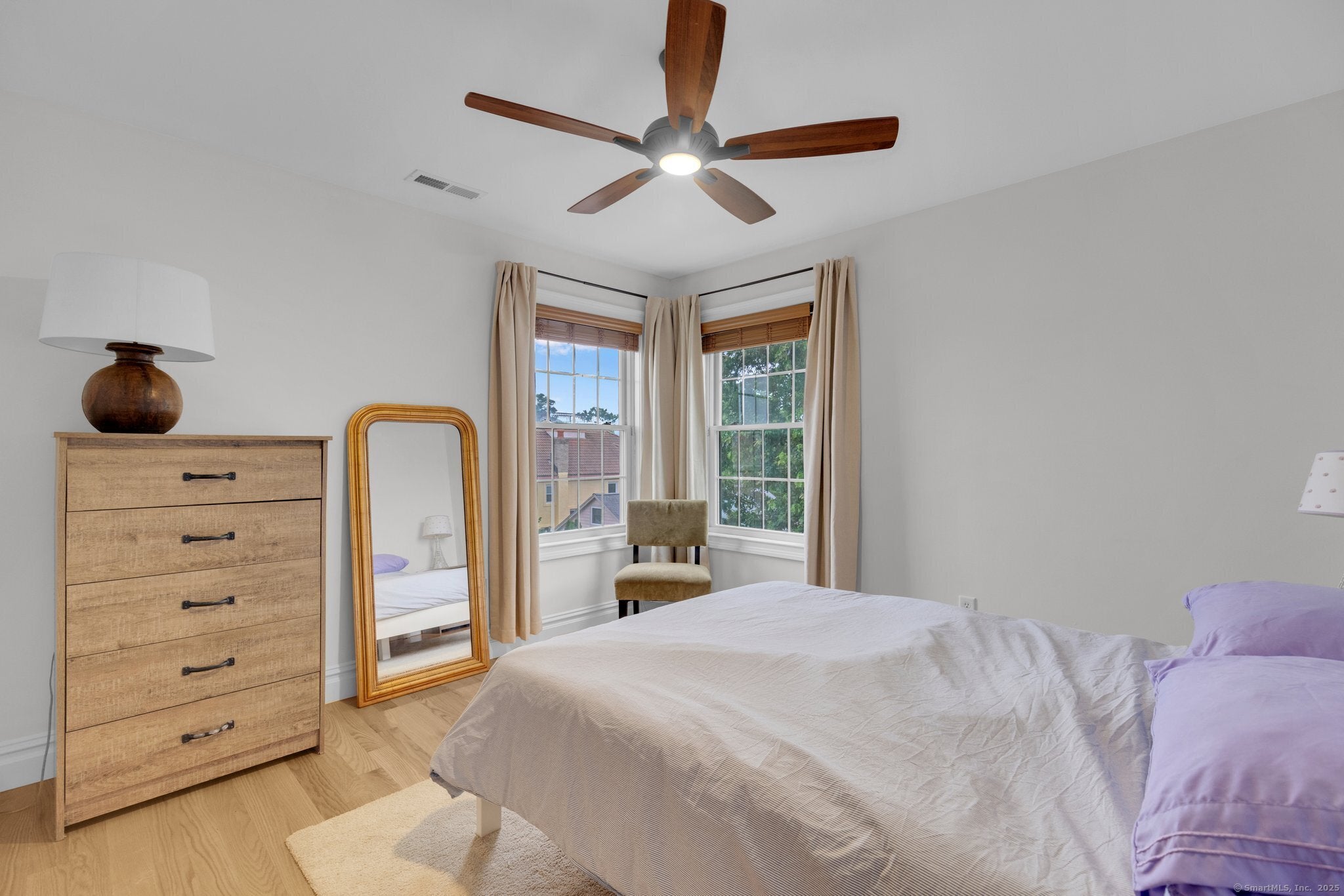 Milford, Connecticut, 06460, United States, 3 Bedrooms Bedrooms, ,4 BathroomsBathrooms,Residential,Active,1926887