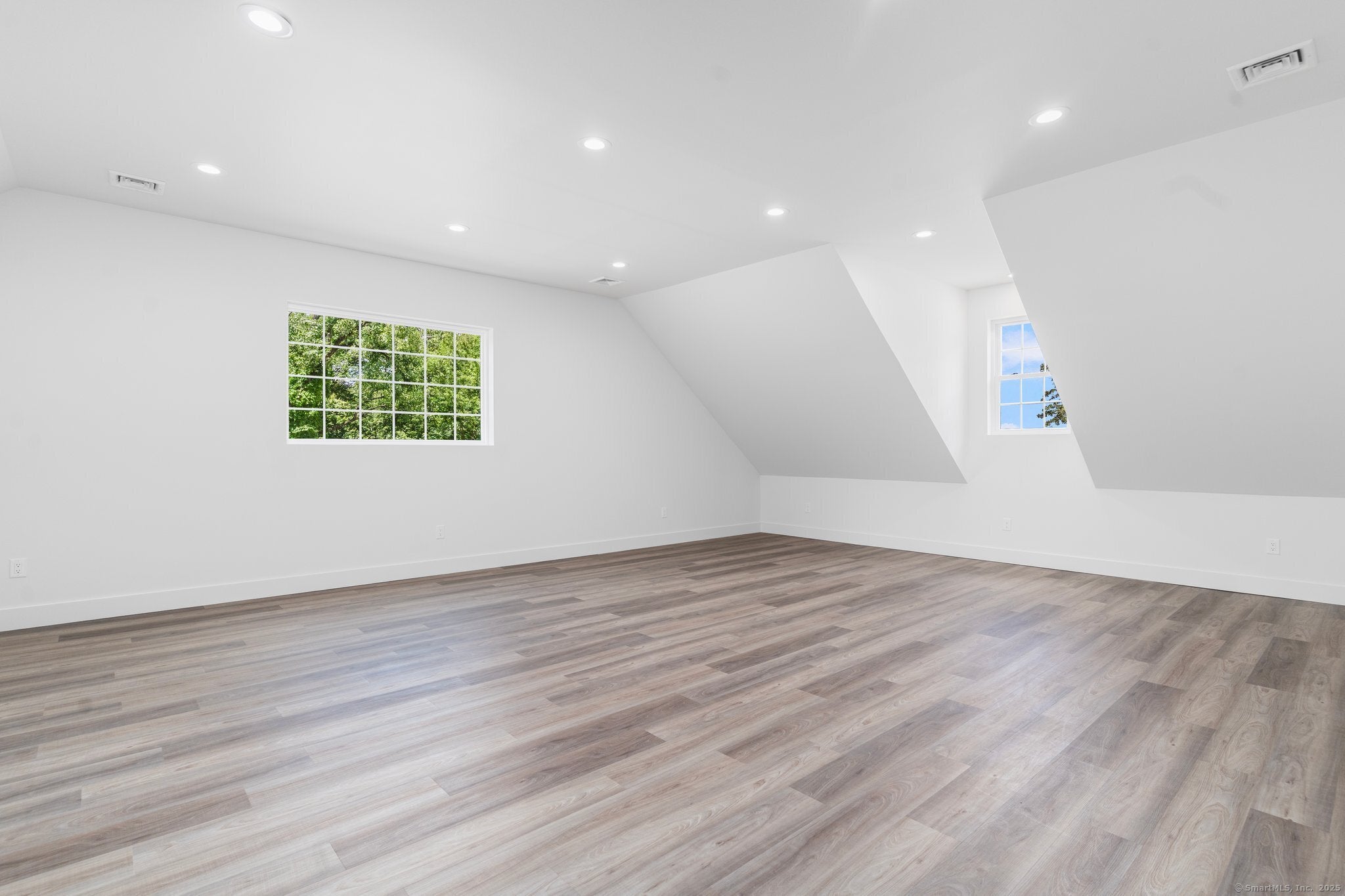 Pomfret, Connecticut, 06259, United States, 4 Bedrooms Bedrooms, ,6 BathroomsBathrooms,Residential,Active,1880189