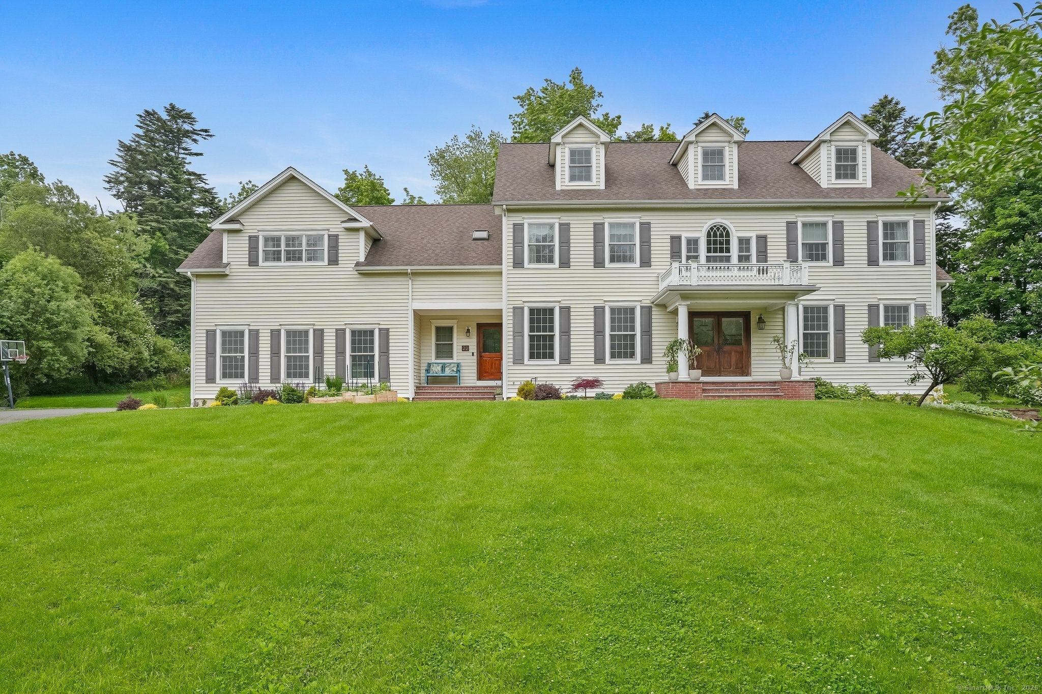 Woodbridge, Connecticut, 06525, United States, 4 Bedrooms Bedrooms, ,5 BathroomsBathrooms,Residential,Active,1849525