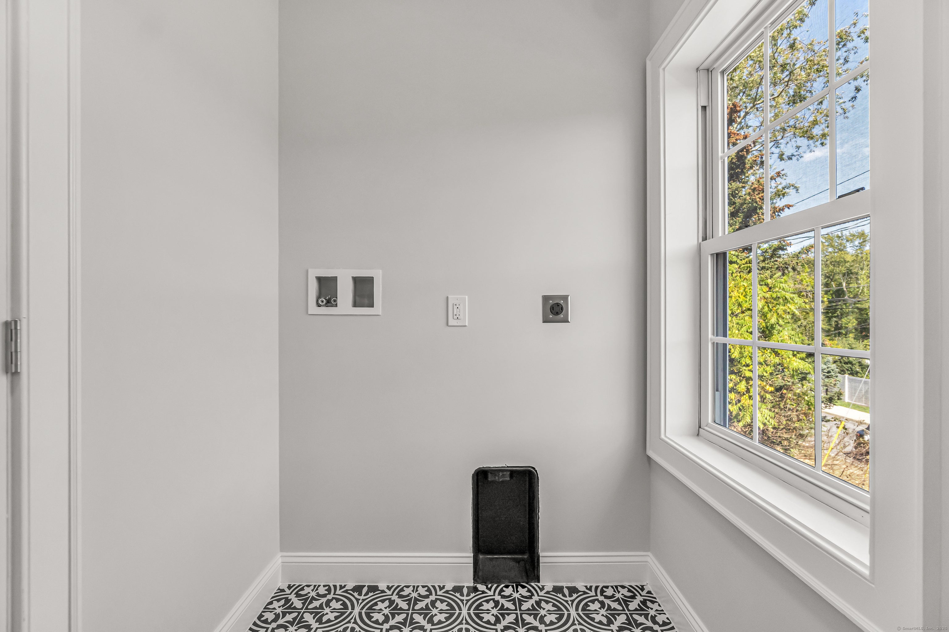 Fairfield, Connecticut, 06890, United States, 4 Bedrooms Bedrooms, ,3 BathroomsBathrooms,Residential,Active,2009390