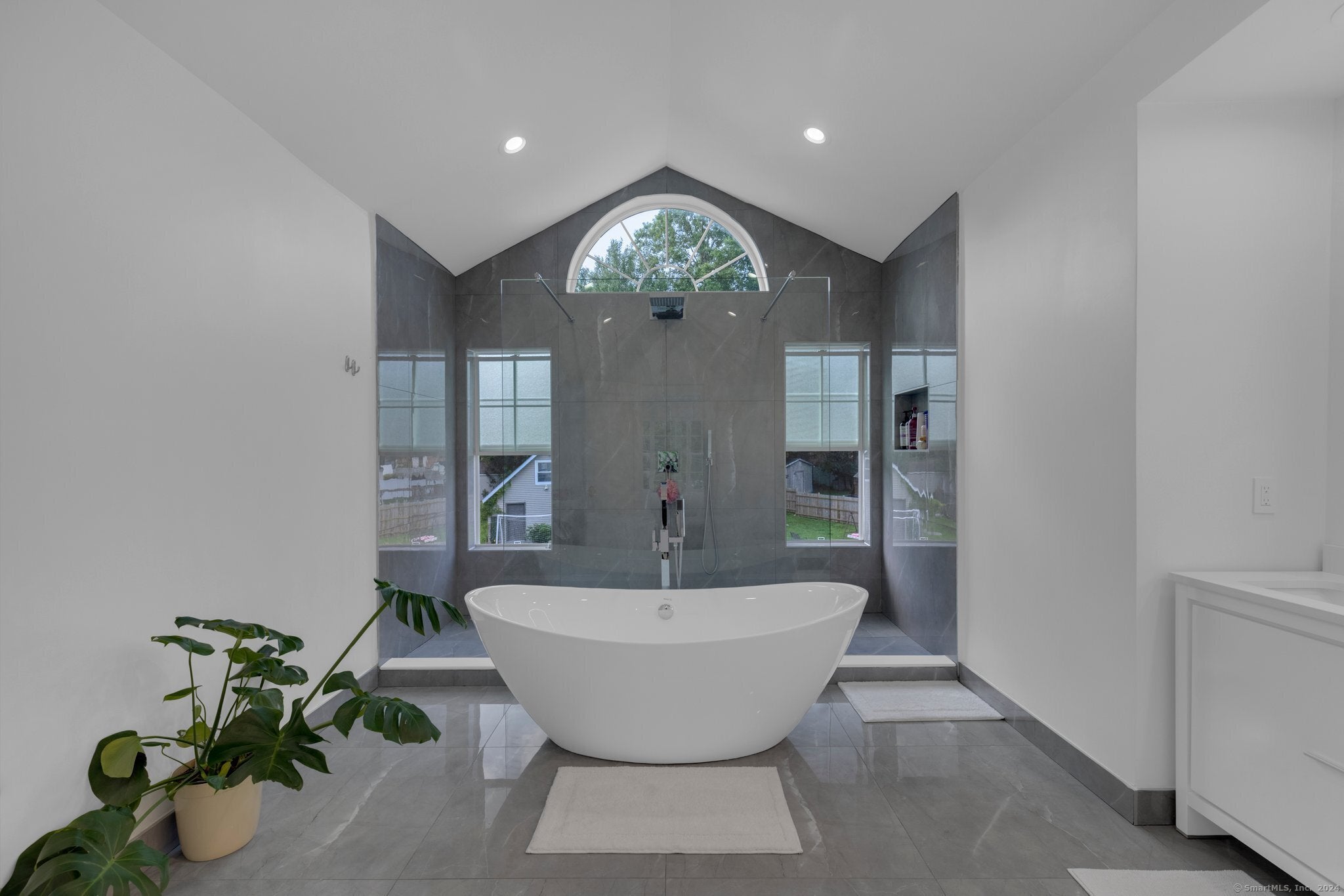 Stamford, Connecticut, 06905, United States, ,4 BathroomsBathrooms,Residential,Active,1702584