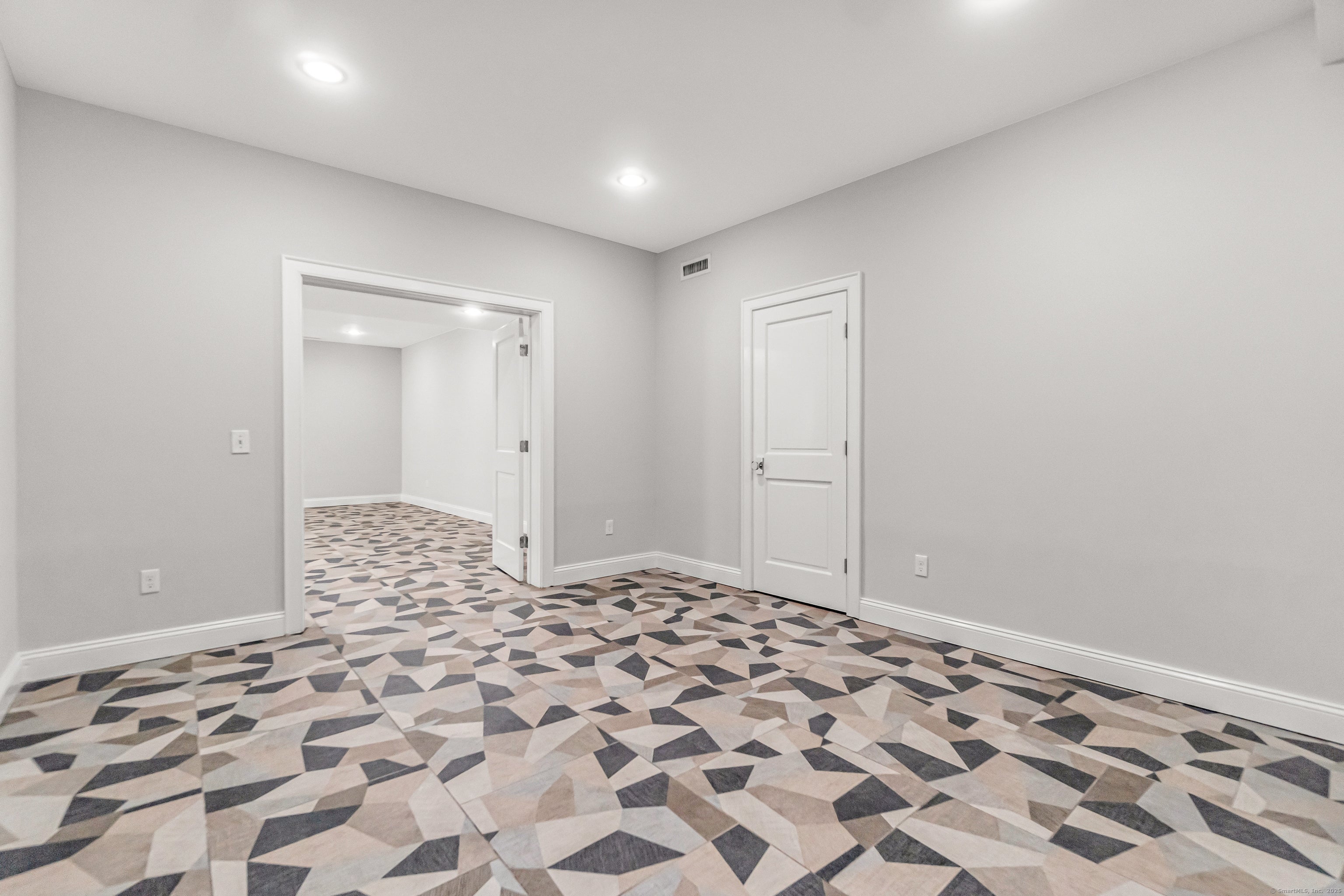 Fairfield, Connecticut, 06890, United States, 4 Bedrooms Bedrooms, ,3 BathroomsBathrooms,Residential,Active,2009390