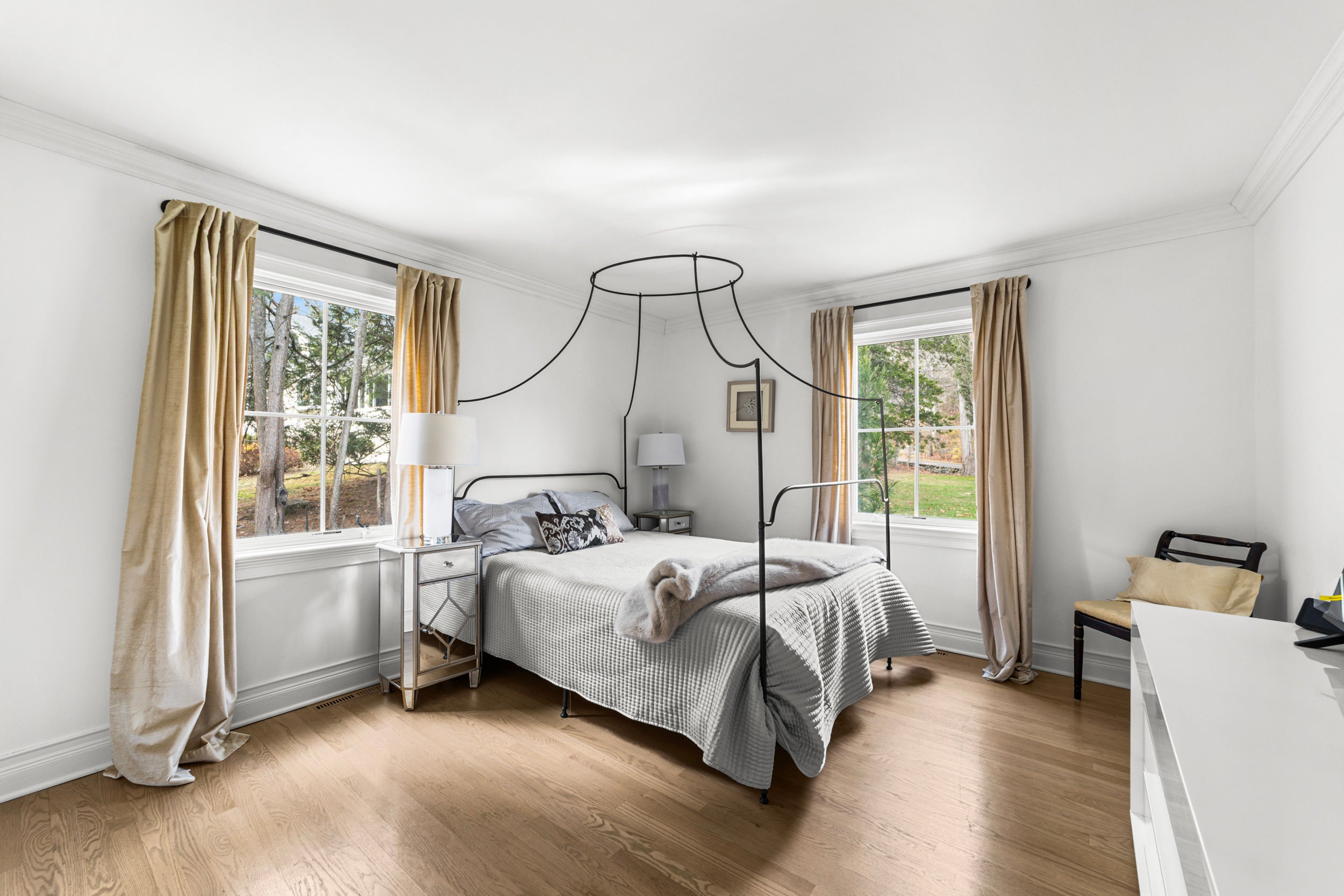 Stamford, Connecticut, 06903, United States, 4 Bedrooms Bedrooms, ,3 BathroomsBathrooms,Residential,Active,1996290