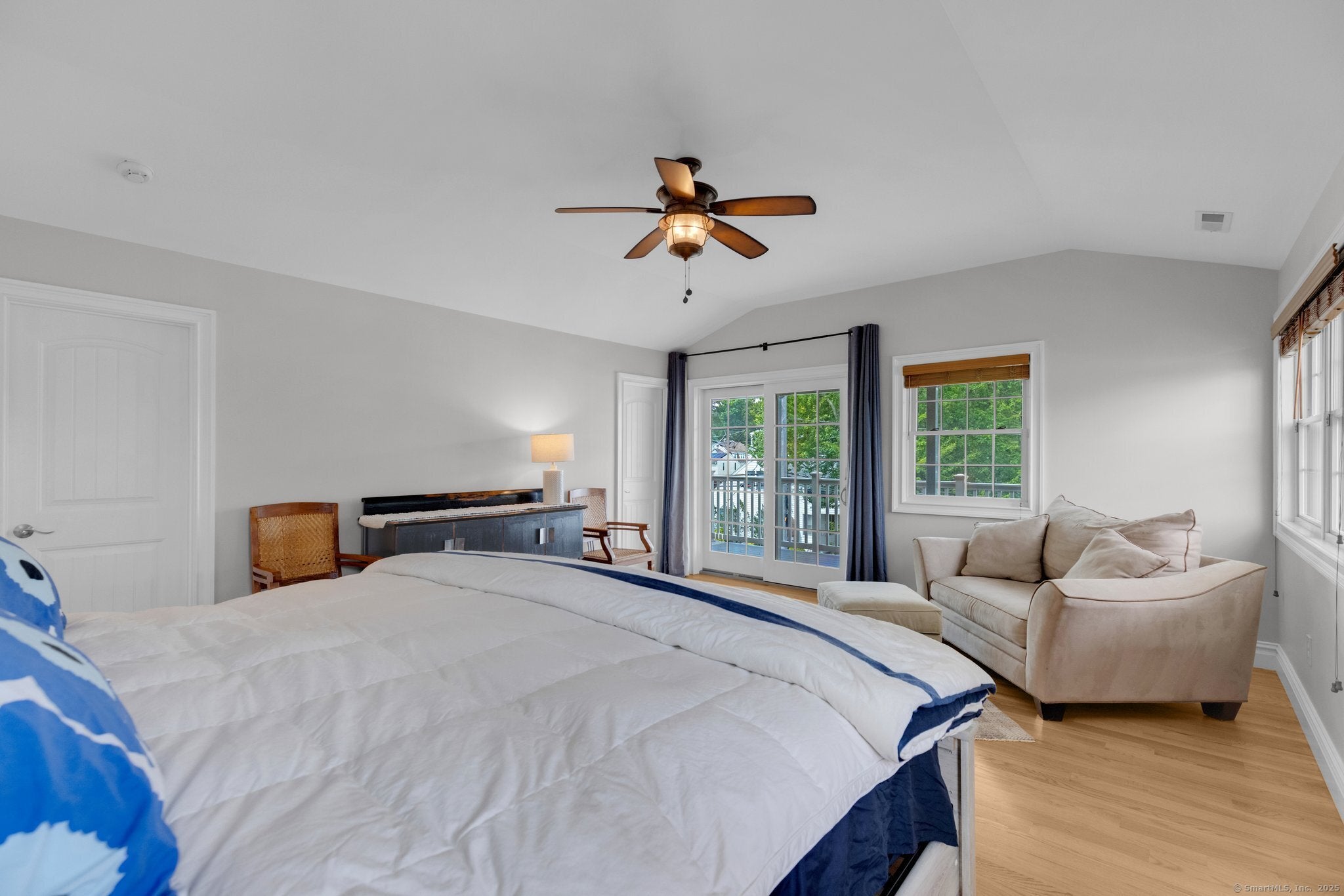 Milford, Connecticut, 06460, United States, 3 Bedrooms Bedrooms, ,4 BathroomsBathrooms,Residential,Active,1926887